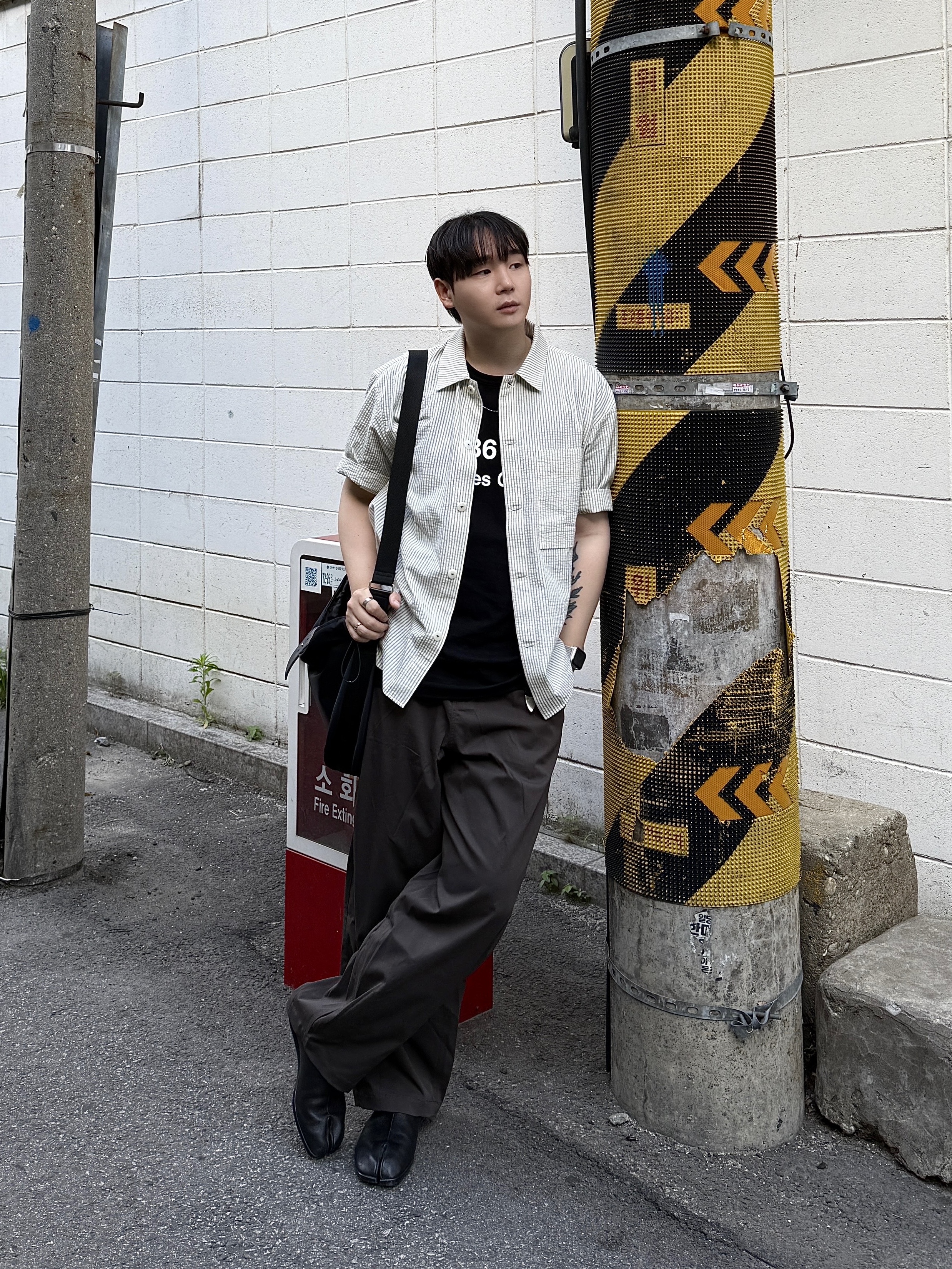 Maison Margiela Slip-On Tabi Shoes Black, Apple Watch SE 2024 40mm GPS Silver Aluminium Case with Sport Band S/M Denim (Korean Ver.) 착용 스타일 - 1