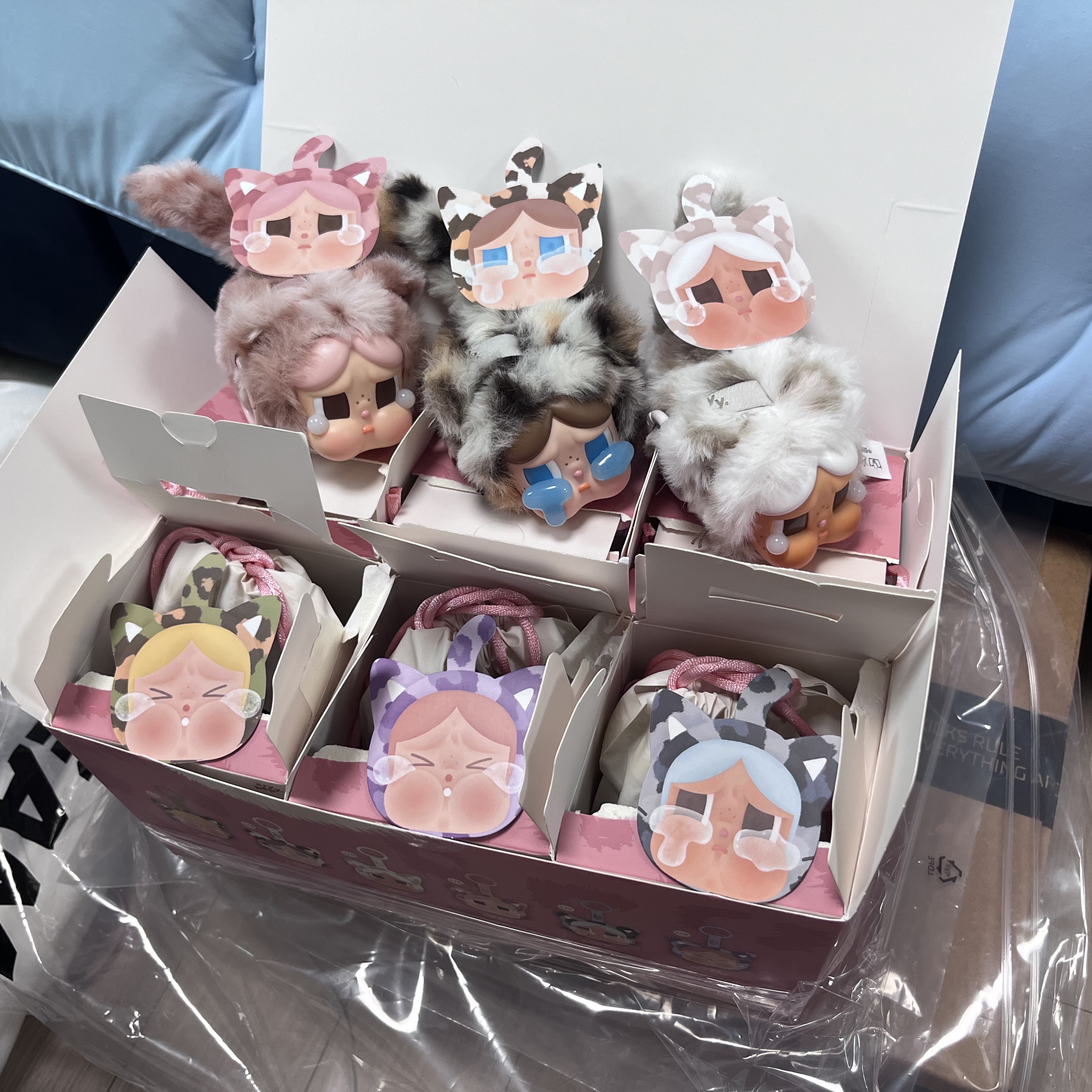 Pop Mart Labubu The Monsters Highlight Series Sealed Case (6 Blind Boxes), Pop Mart Crybaby Wild But Cutie Series Vinyl Plush Pendant (6 Blind Boxes) 착용 스타일 - 3