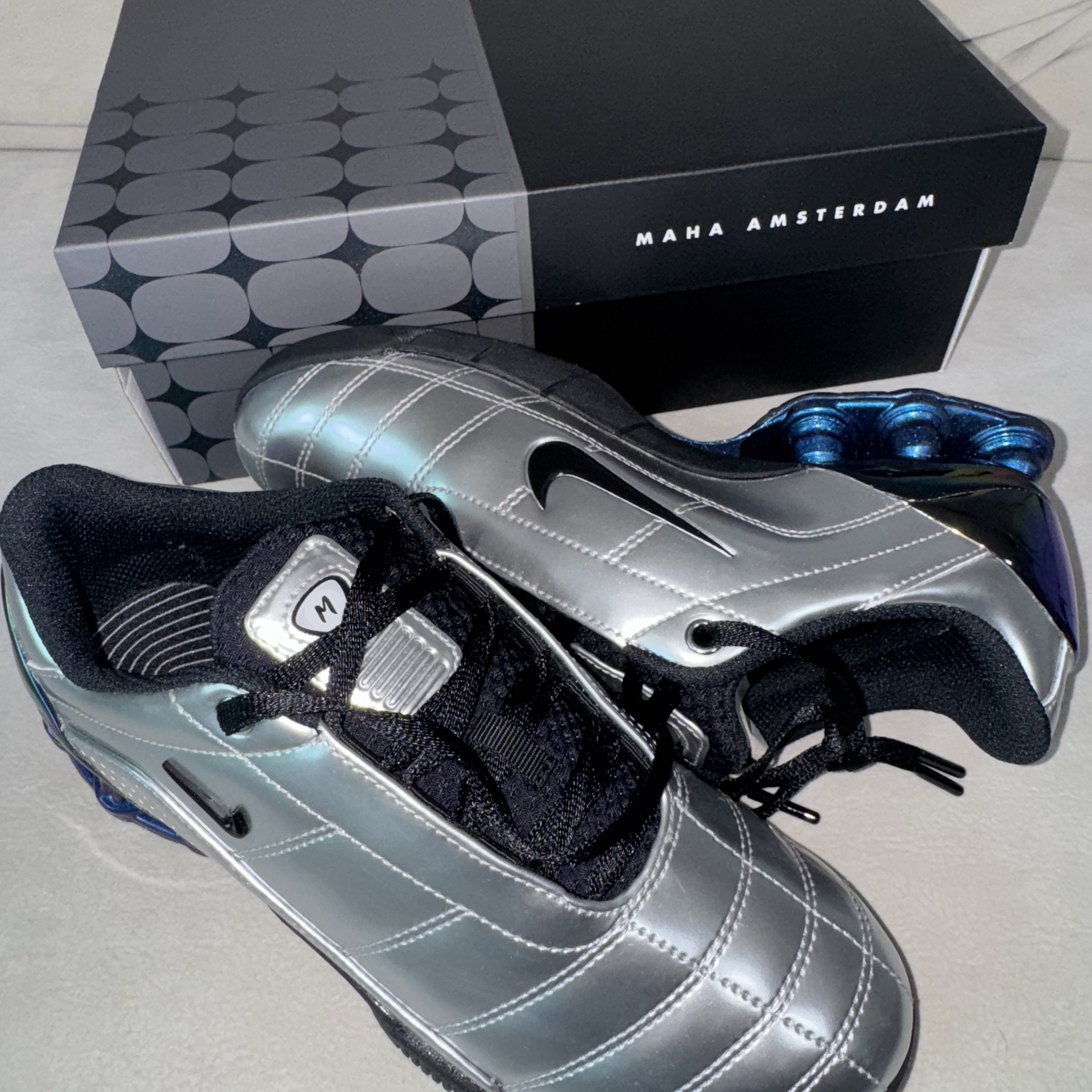 (W) Nike x Maha Amsterdam Total 90 Shox Magia Black and Metallic Silver, (W) Nike x Maha Amsterdam Total 90 Shox Magia Metallic Silver Black 착용 스타일 - 1