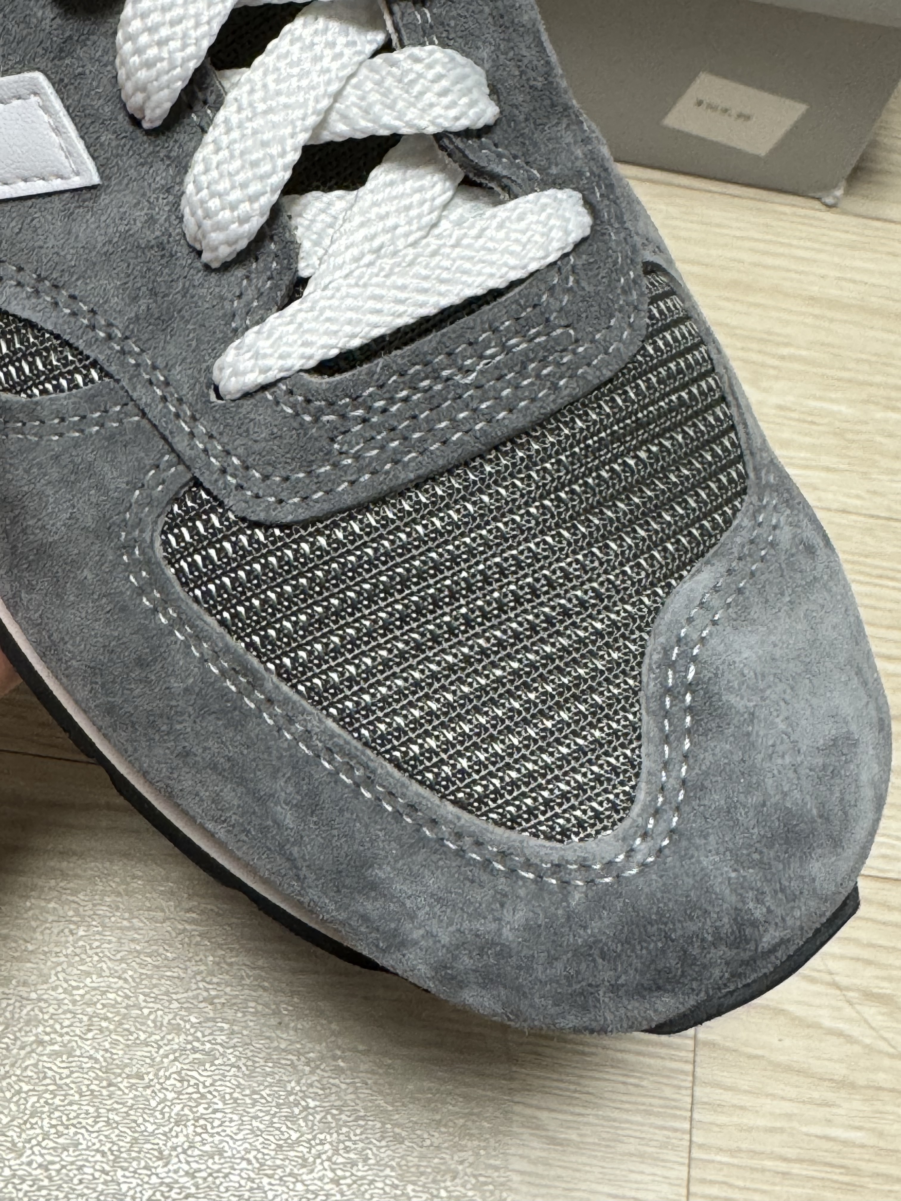 New Balance 990v1 Made in USA Grey White 착용 스타일