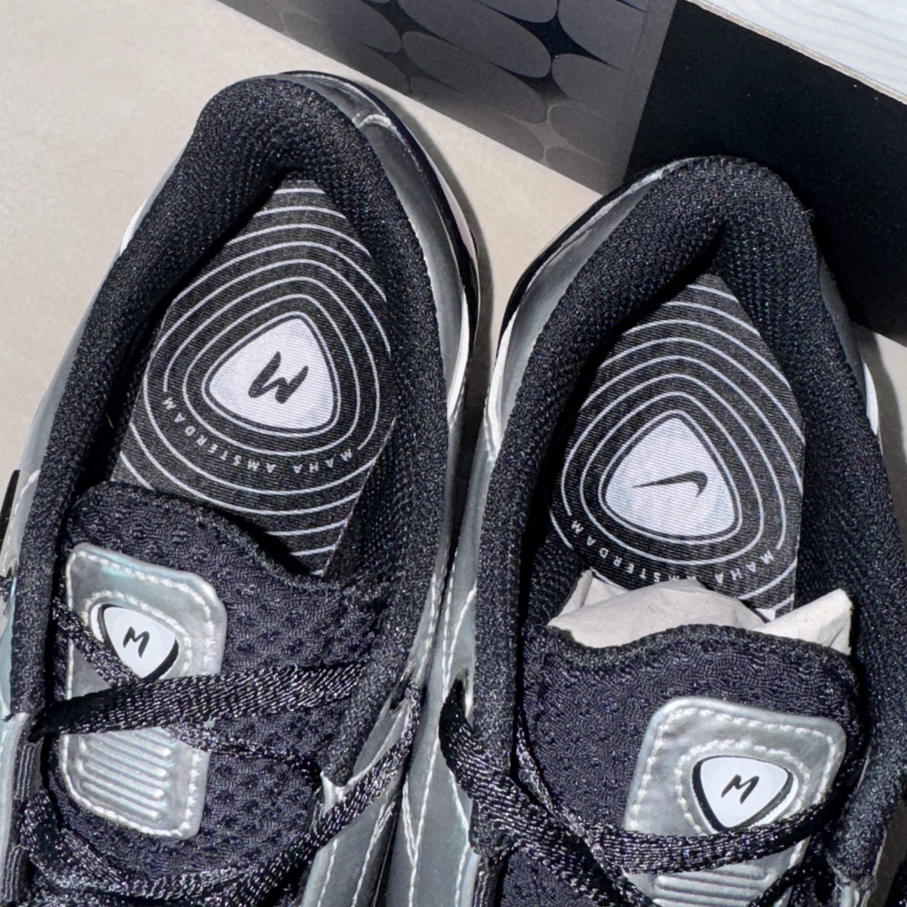 (W) Nike x Maha Amsterdam Total 90 Shox Magia Black and Metallic Silver, (W) Nike x Maha Amsterdam Total 90 Shox Magia Metallic Silver Black 착용 스타일 - 3