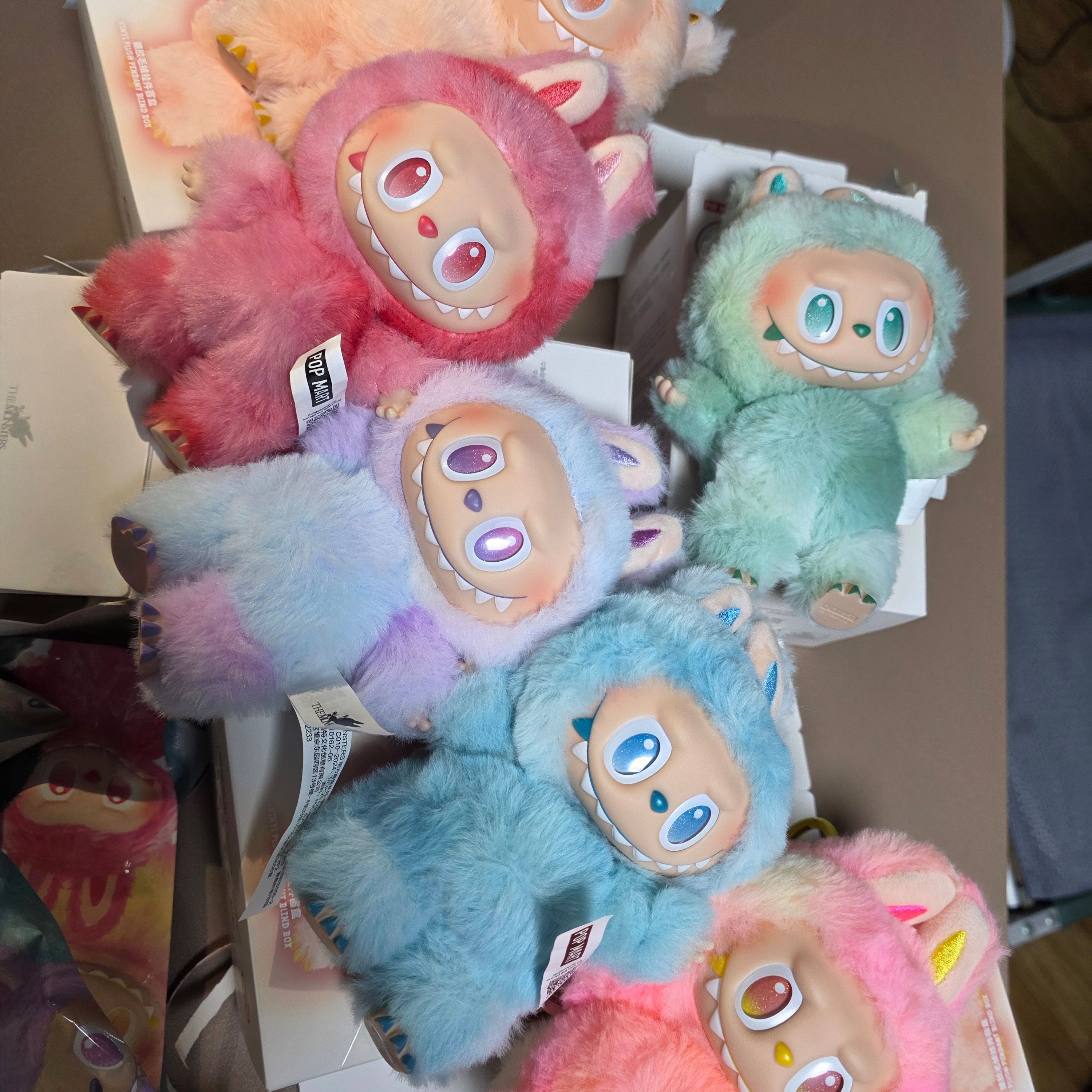 Pop Mart Labubu The Monsters Highlight Series Sealed Case (6 Blind Boxes) 착용 스타일