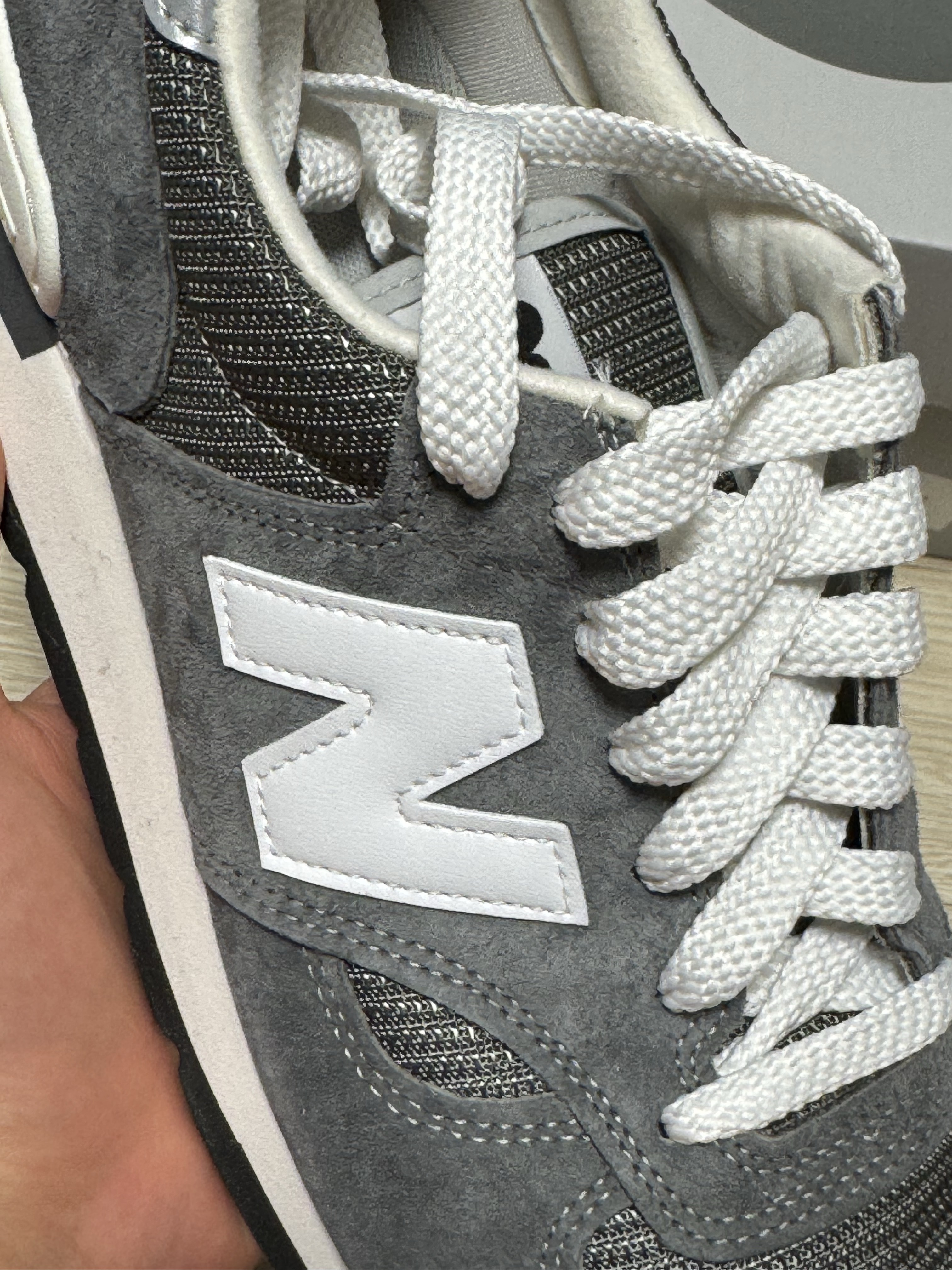 New Balance 990v1 Made in USA Grey White 착용 스타일