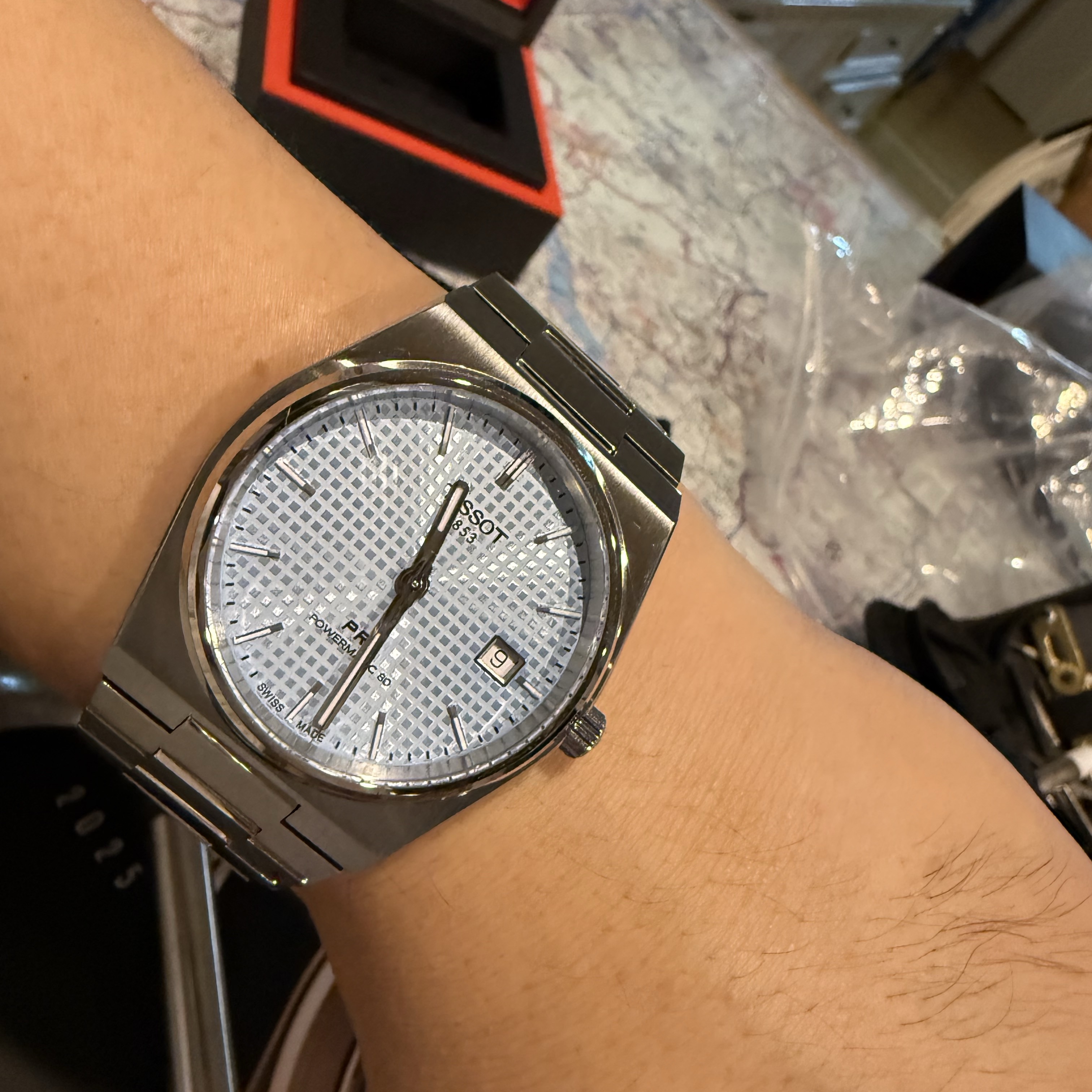 Tissot PRX Powermatic 80 40mm Steel Ice Blue 착용 스타일