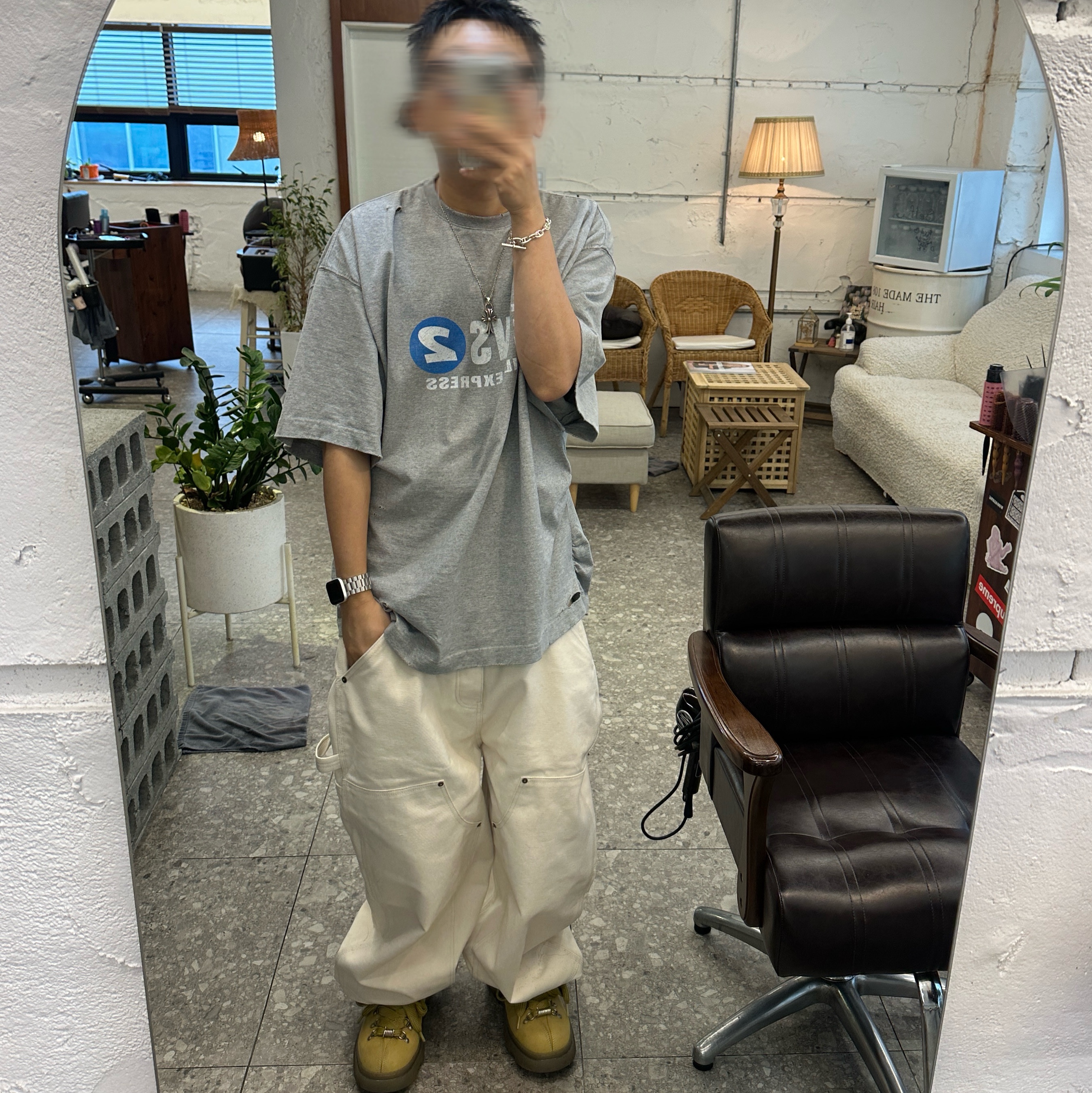 Nonnod Puckering News T-shirt Vintage grey, Undermycar Pure Hardstone Carpenter Pants Ivory - 24FW 착용 스타일 - 3