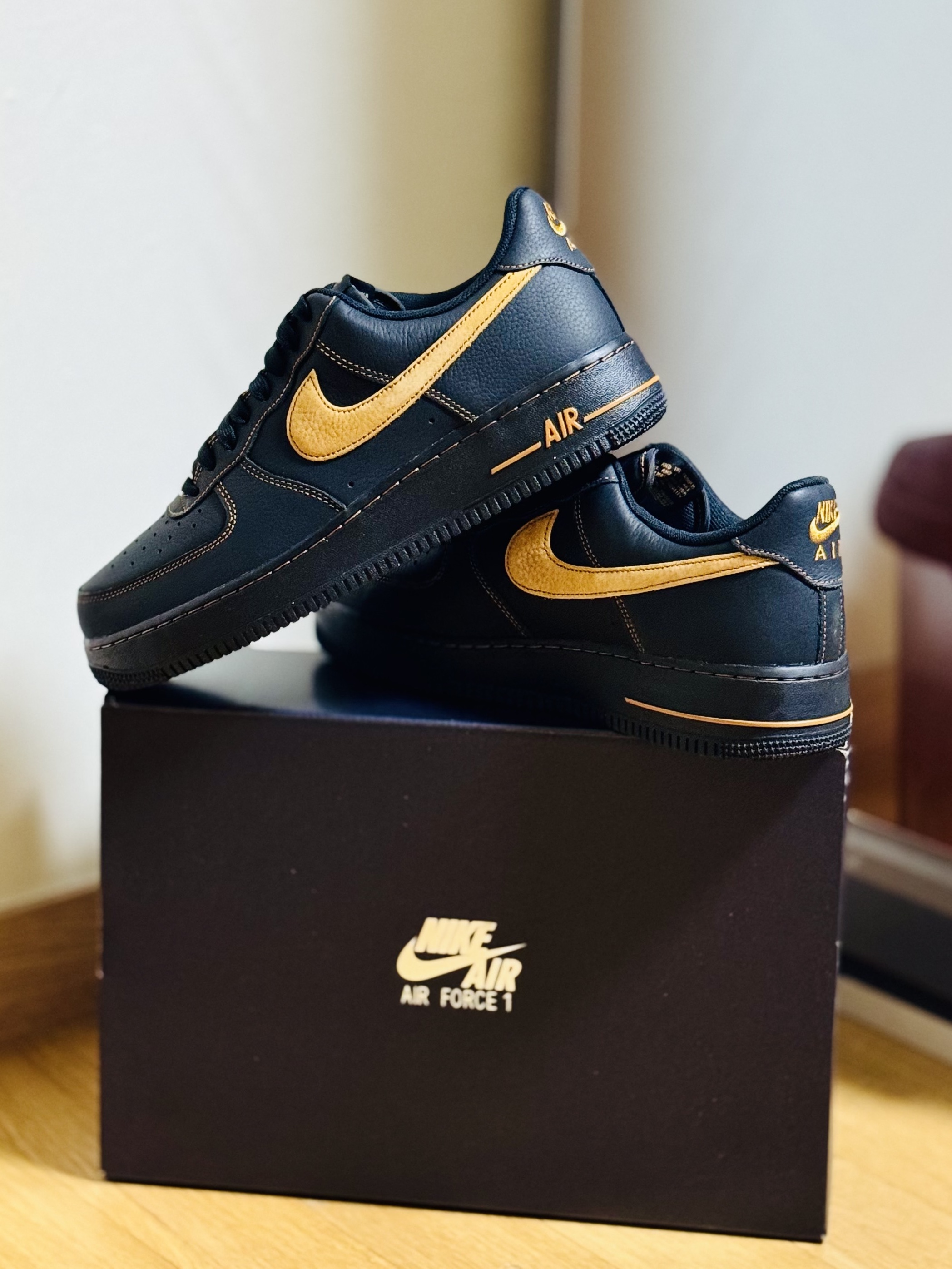 Nike Air Force 1 '07 LV8 Black Desert Ochre 착용 스타일