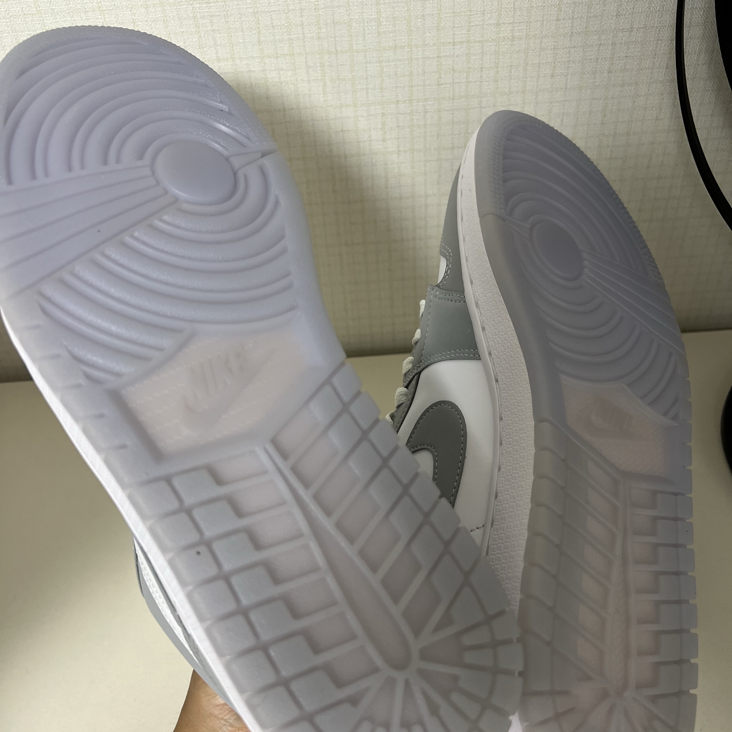 (W) Jordan 1 Low White Wolf Grey 착용 스타일