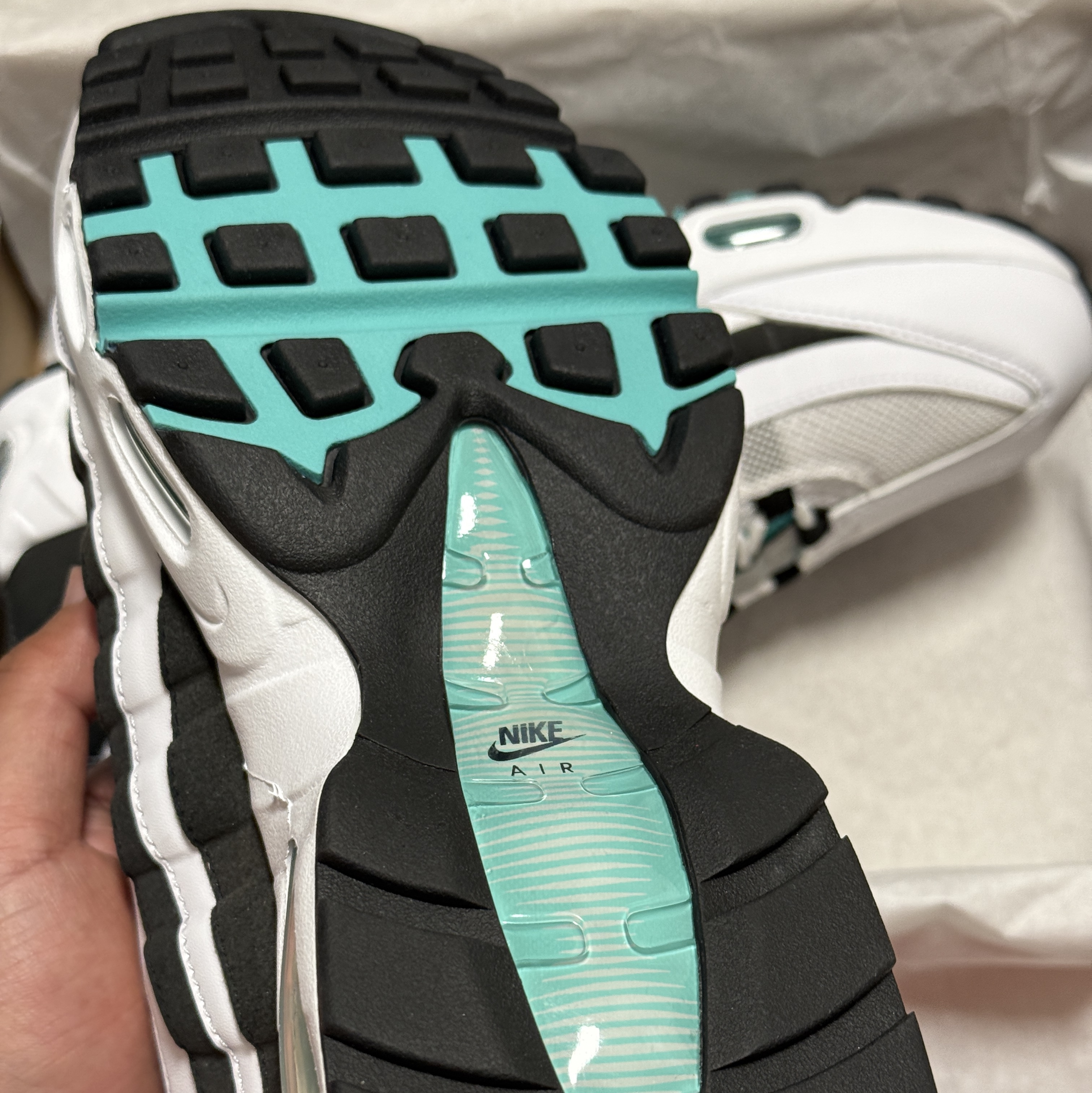 Nike Air Max 95 OG White and Black 착용 스타일 - 4