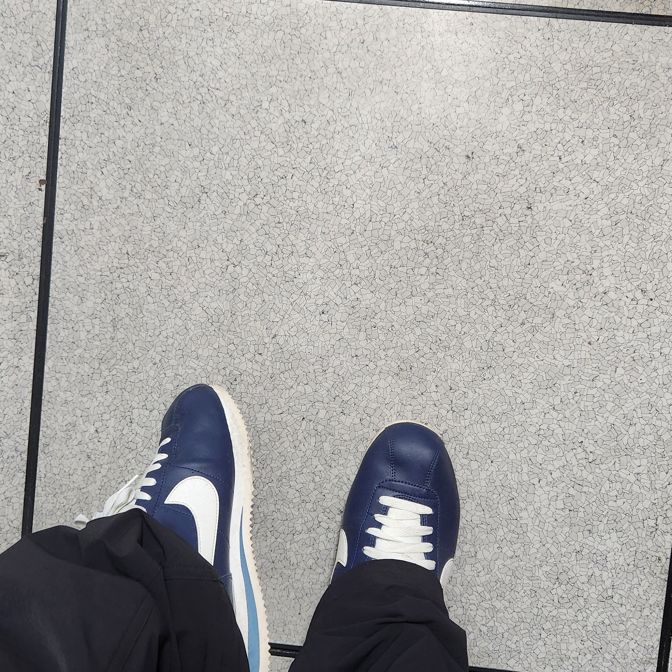 Nike Cortez Midnight Navy 착용 스타일