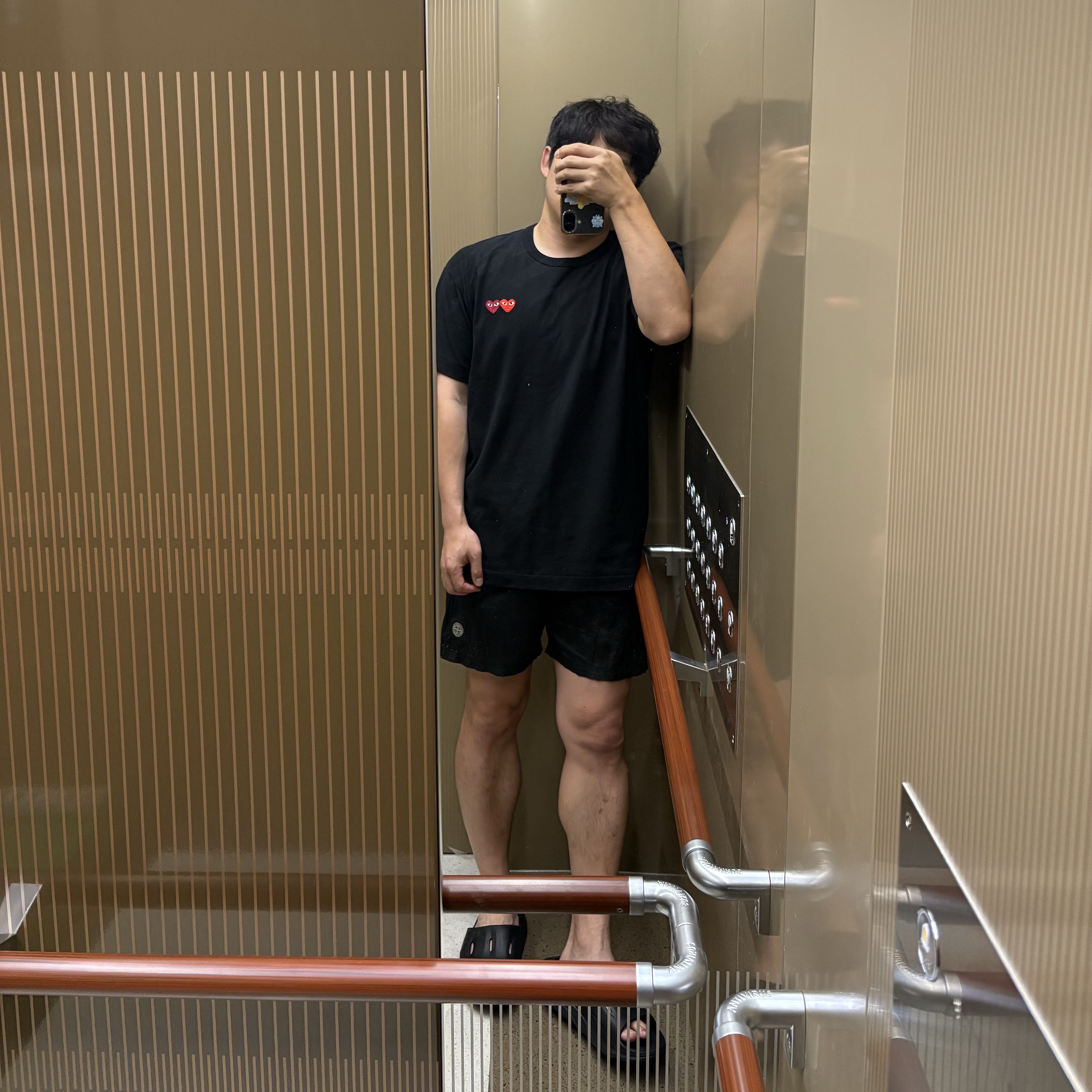 Play Comme des Garcons Double Heart T-Shirt Black, Stone Island B0943 Nylon Metal Swimming Trunk Black - 23SS 착용 스타일