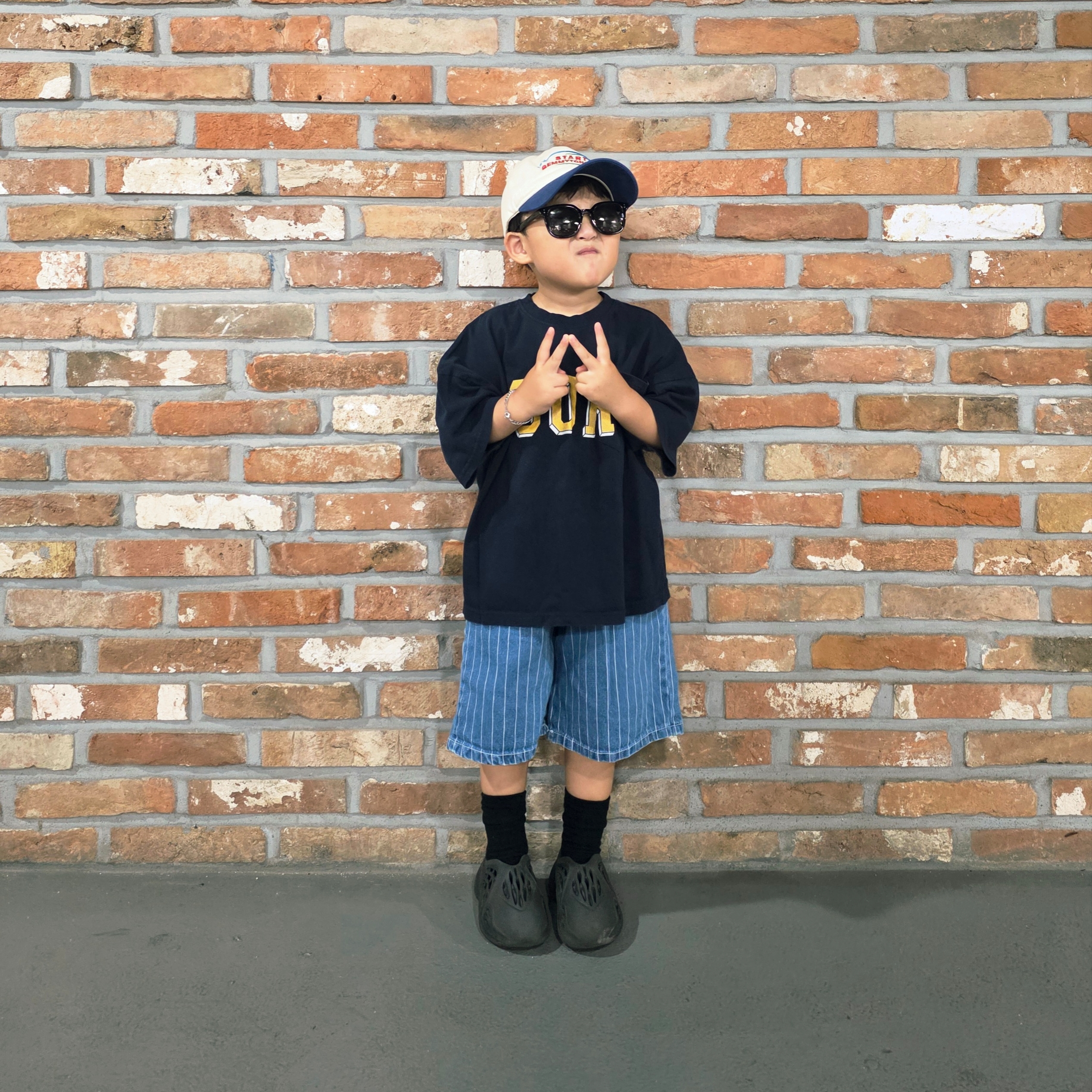 (Kids) Adidas Yeezy Foam RNNR Onyx 착용 스타일