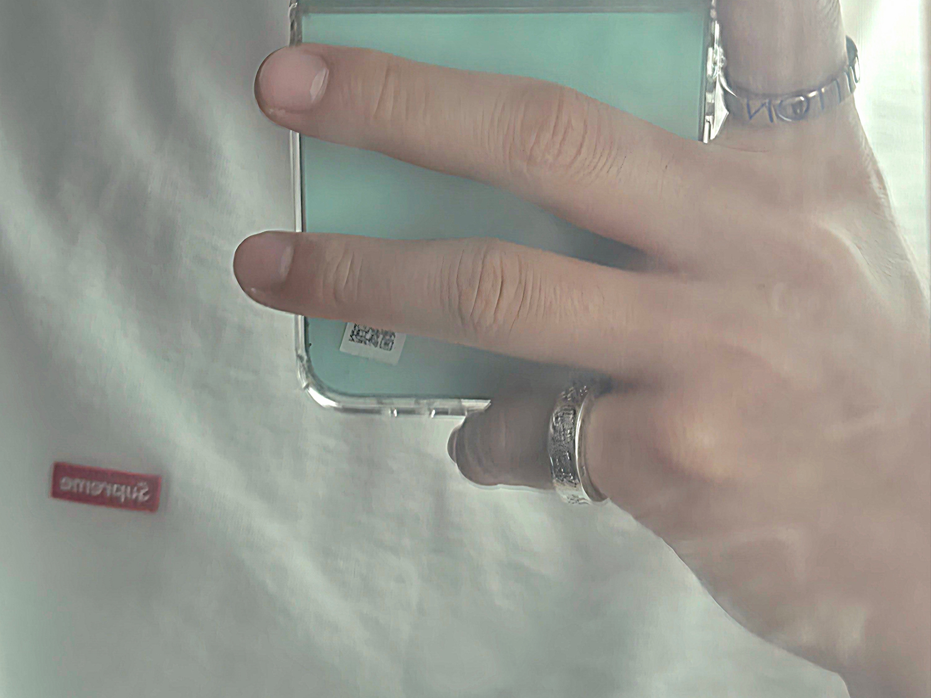 Supreme Small Box T-Shirt White - 24SS 착용 스타일