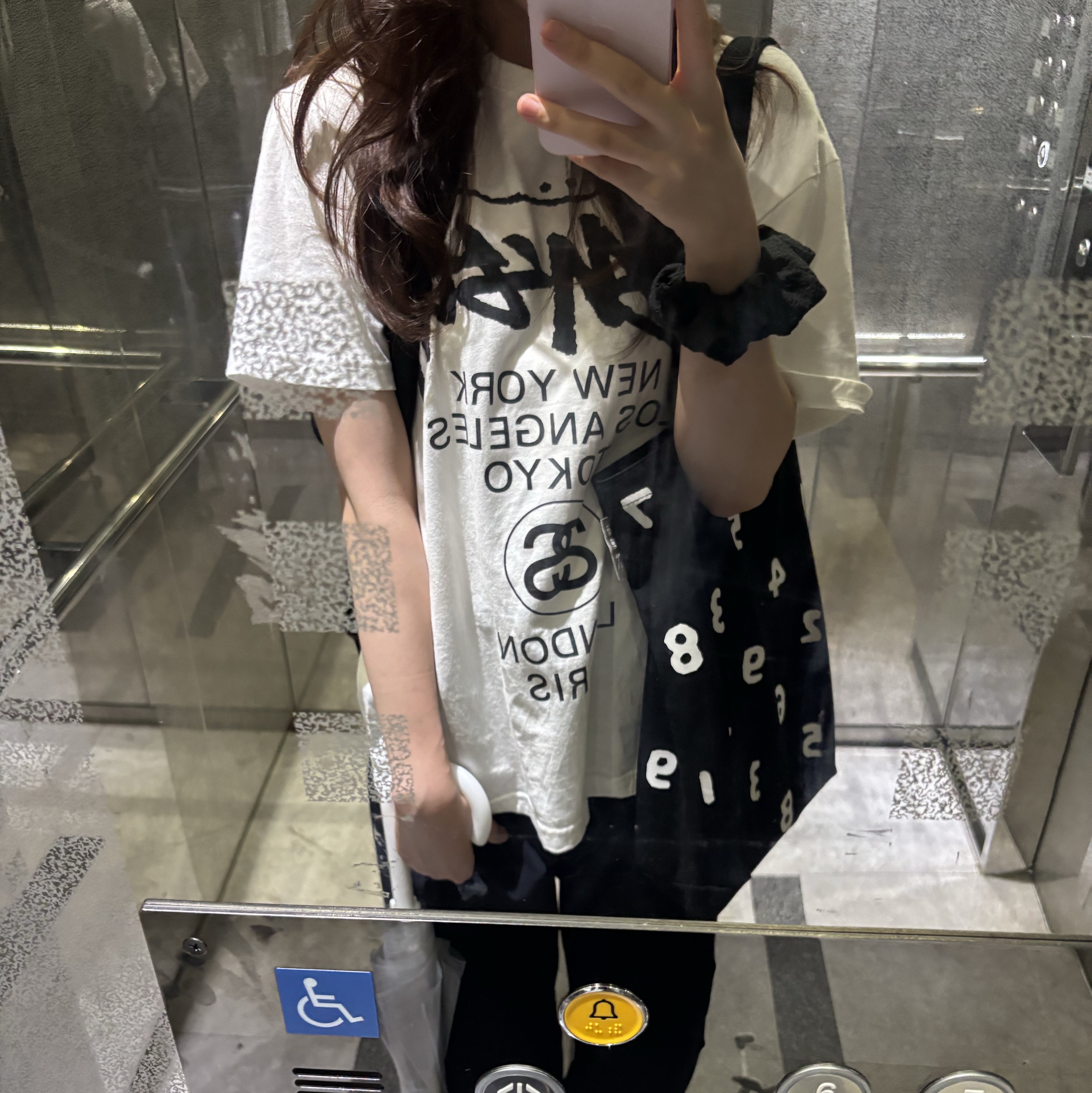 Stussy World Tour T-Shirt White 2024,2025, Sou Sou Promotion Canvas Medium Tote Bag Black 착용 스타일