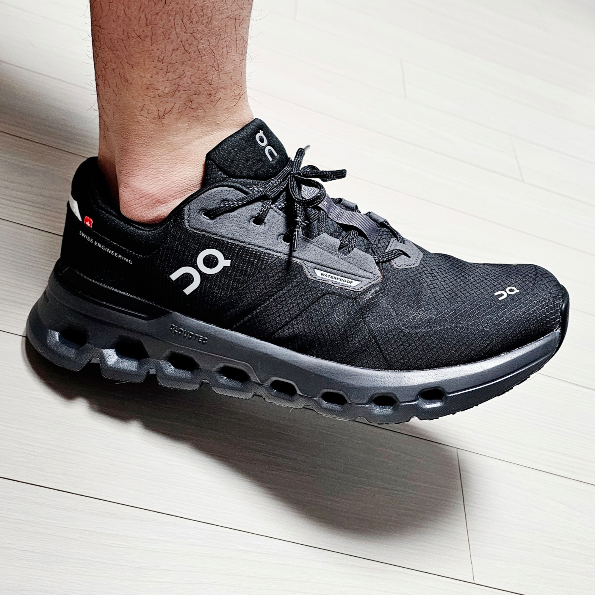 On Running Cloudrunner 2 Waterproof Magnet Black 착용 스타일