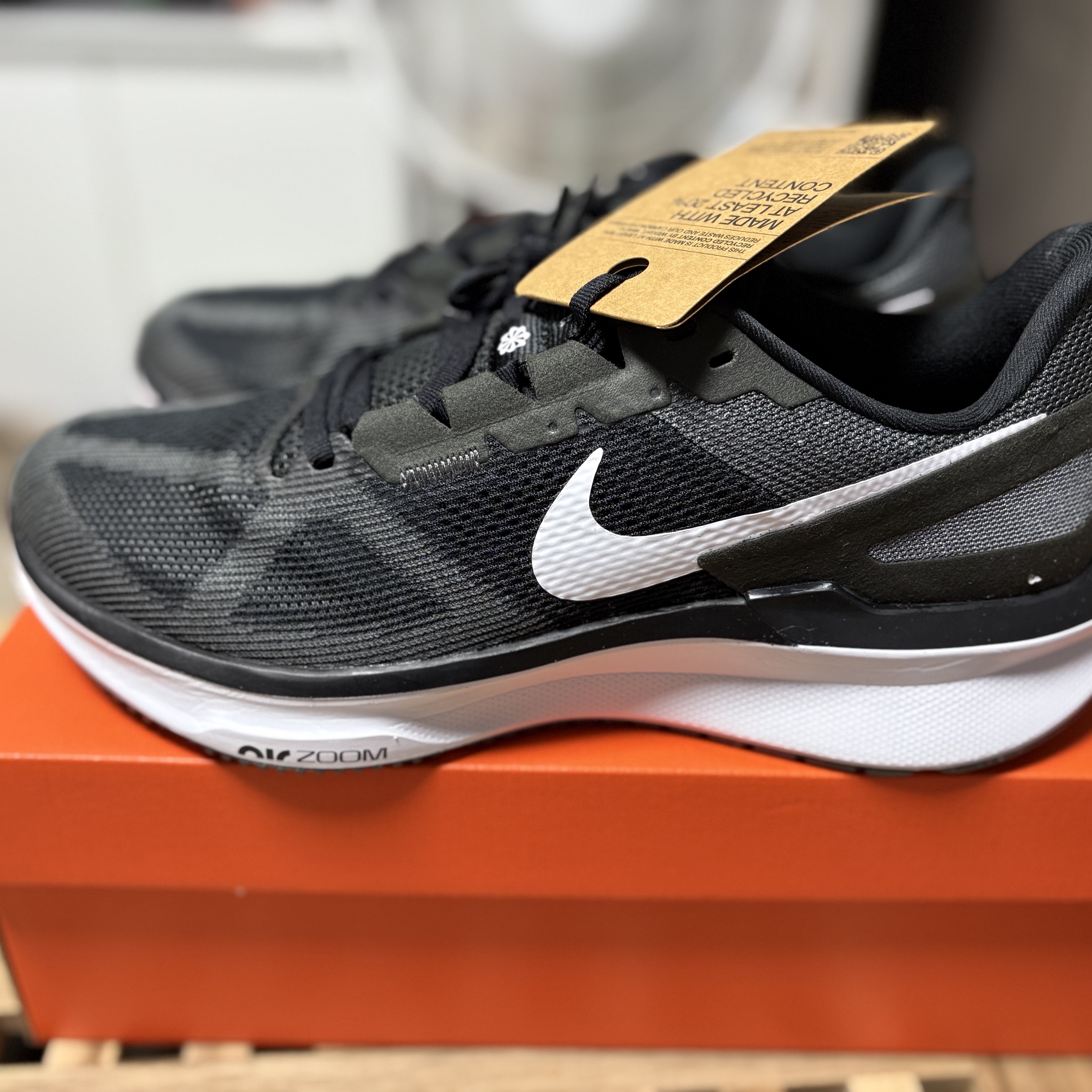Nike Structure 25 Black Iron Grey 착용 스타일 - 1
