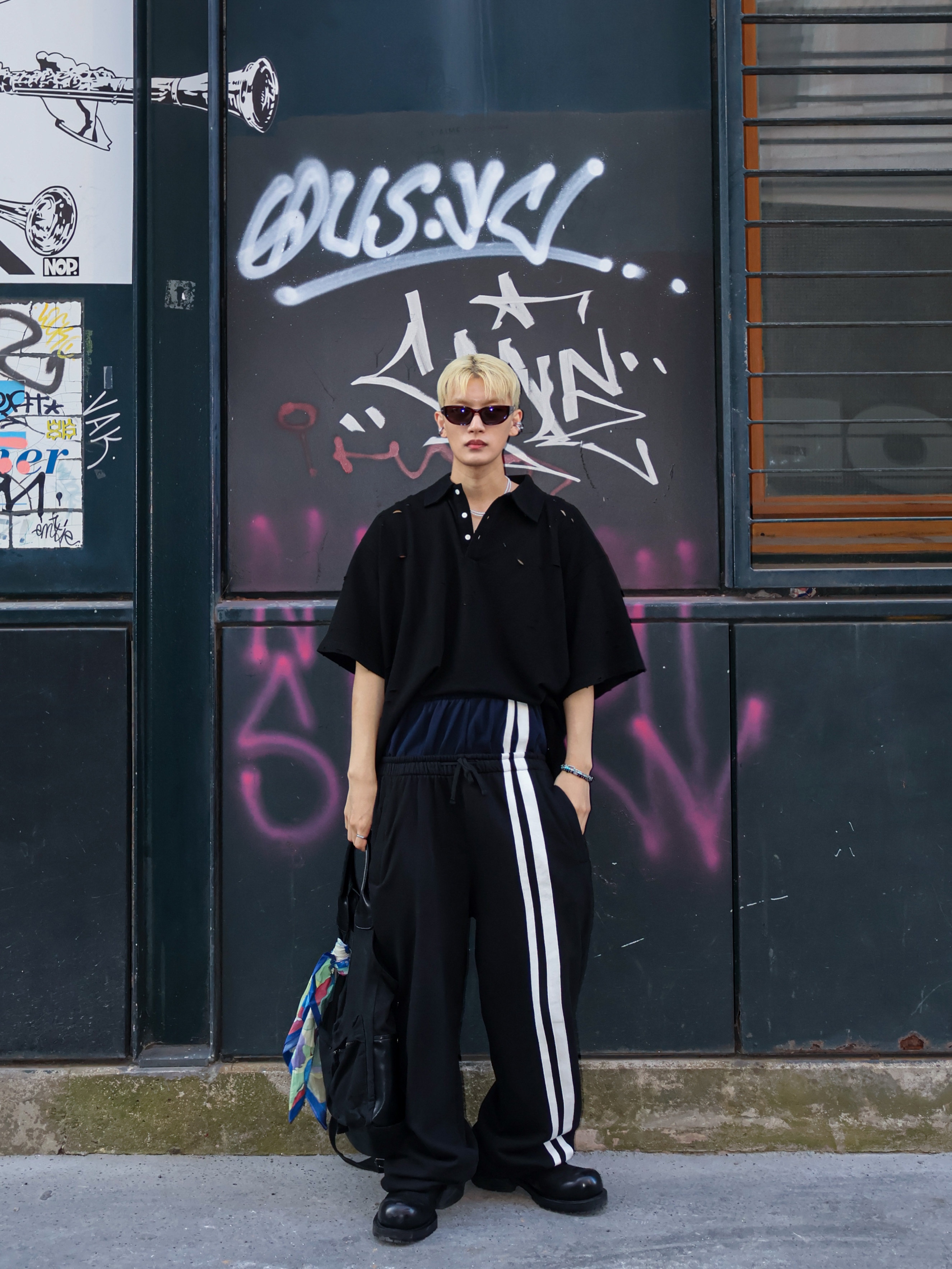 ROARINGRAD Destroyed PK T-shirt Black, ROARINGRAD Double Waist Sweat Pants Black 착용 스타일 - 4