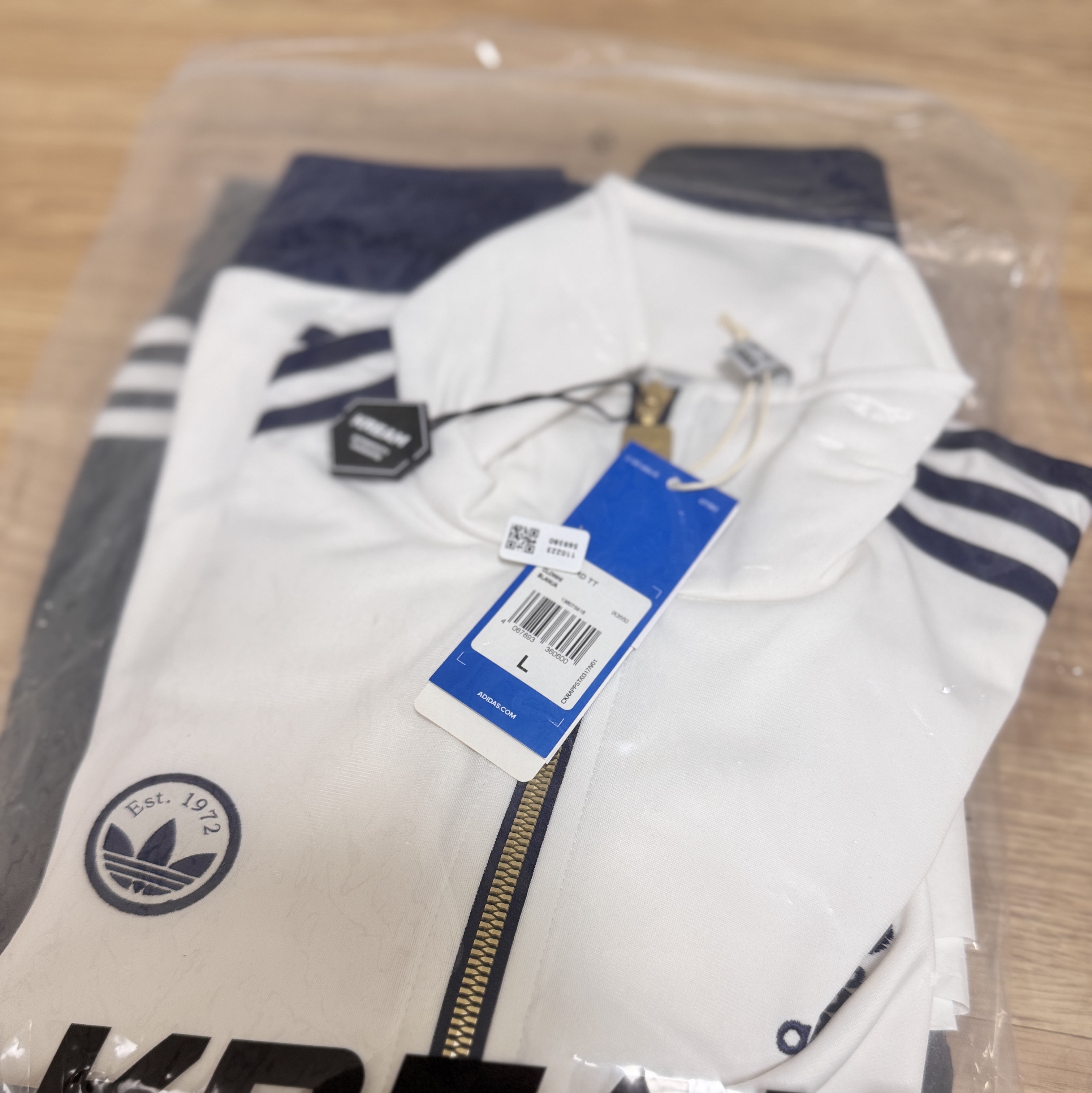 (W) Adidas Firebird Badge Track Top Cloud White - KR Sizing 착용 스타일
