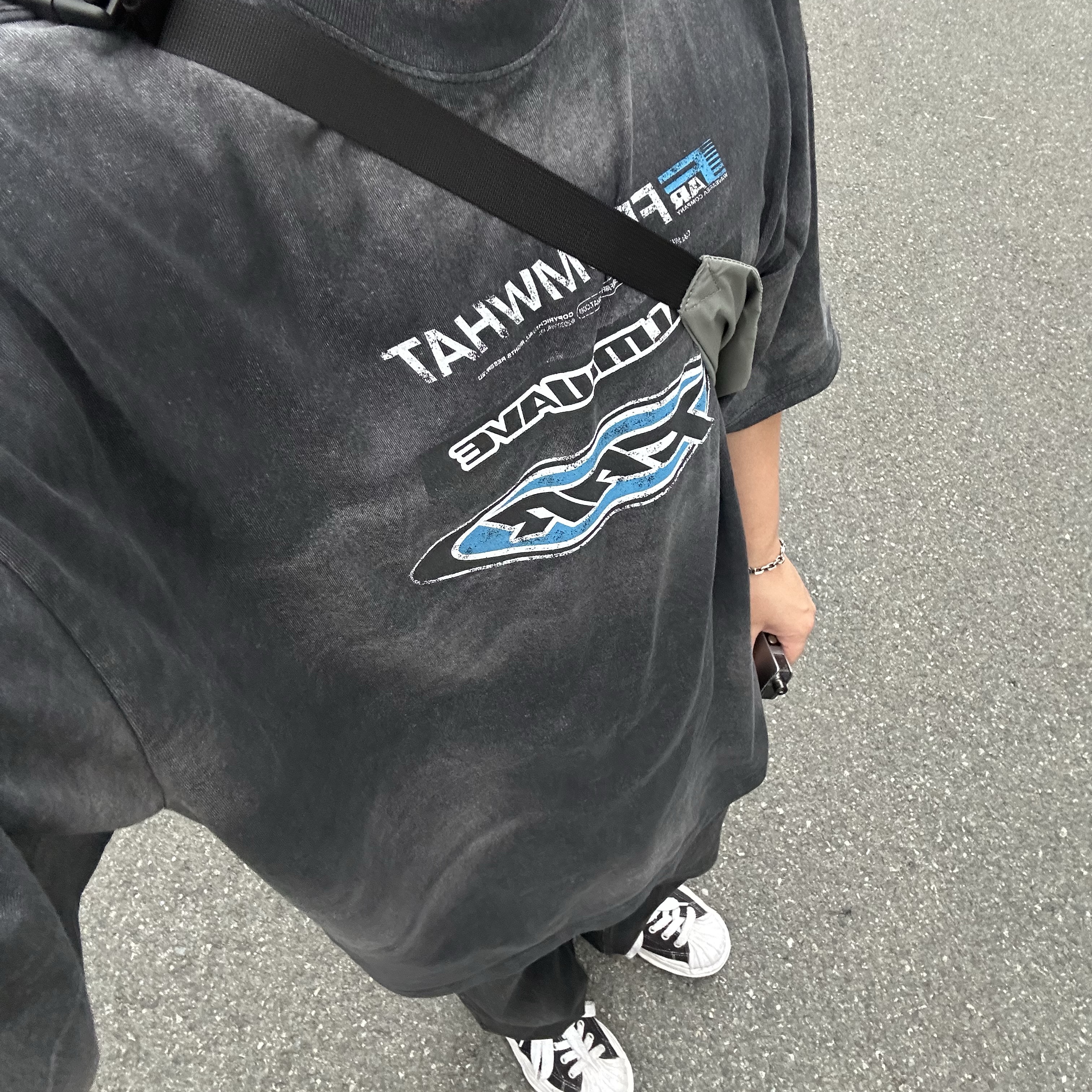 [더블적립]Farfromwhat Far Washed Logo T-Shirts Black 착용 스타일