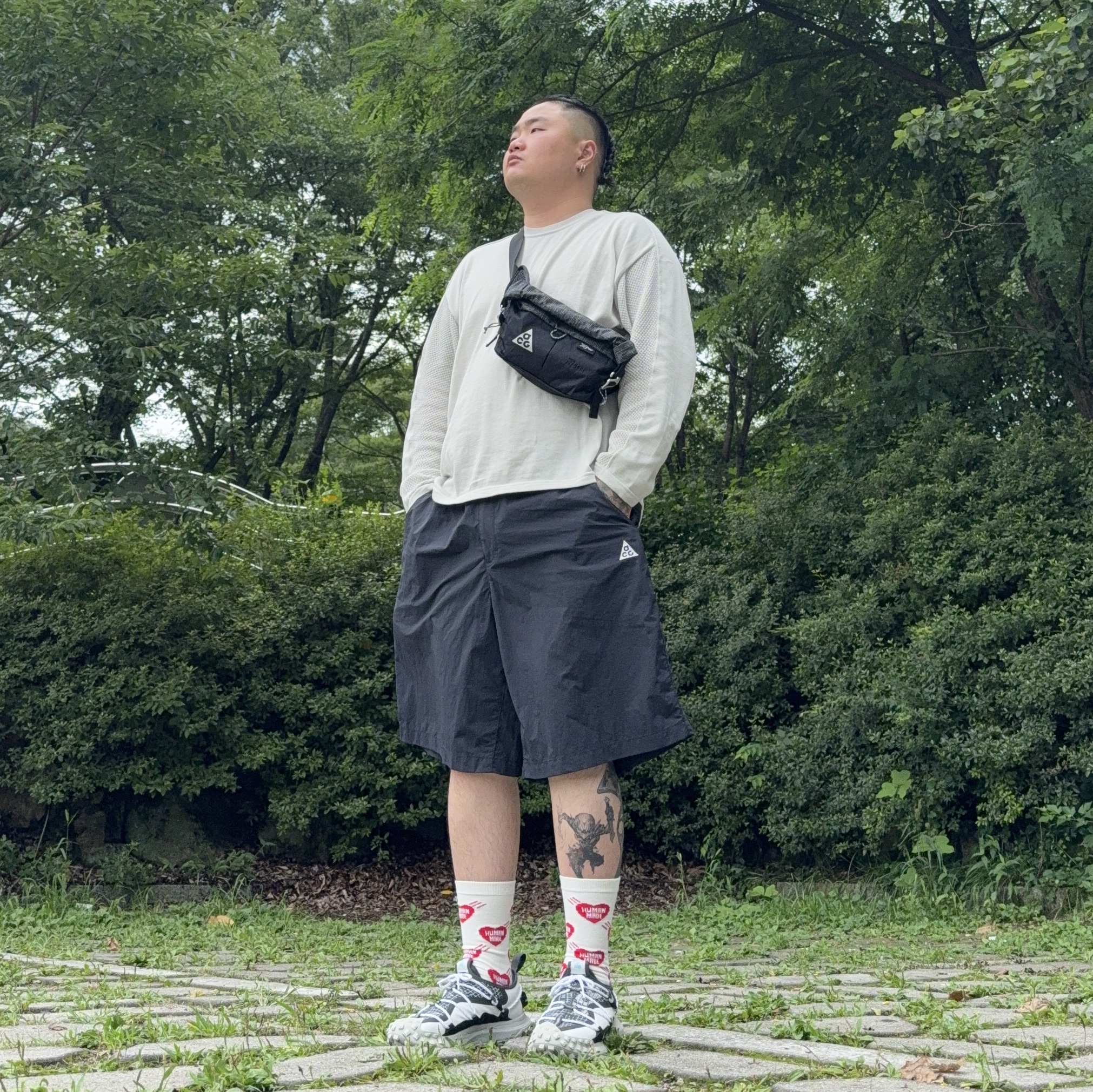 Nike x Stussy L/S Jersey Light Bone (HF3898-072), Nike ACG Orb Weaver UV Repel Oversized Shorts Black Anthracite - Asia 착용 스타일