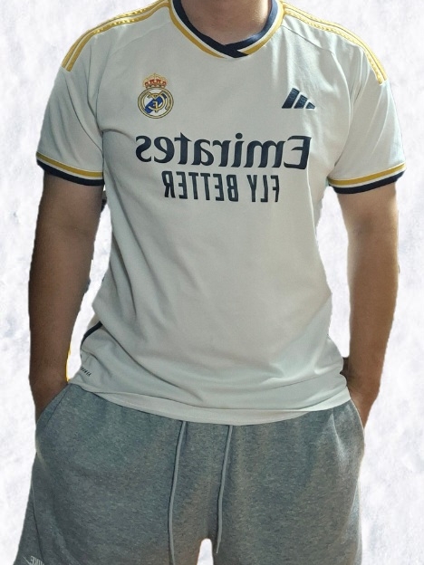 Adidas Bayern Munchen 2024/25 3rd Jersey Linen - KR Sizing (Non Marking Ver.), Adidas Real Madrid 2023/24 Home Jersey White - KR Sizing (Non Marking Ver.) 착용 스타일 - 2