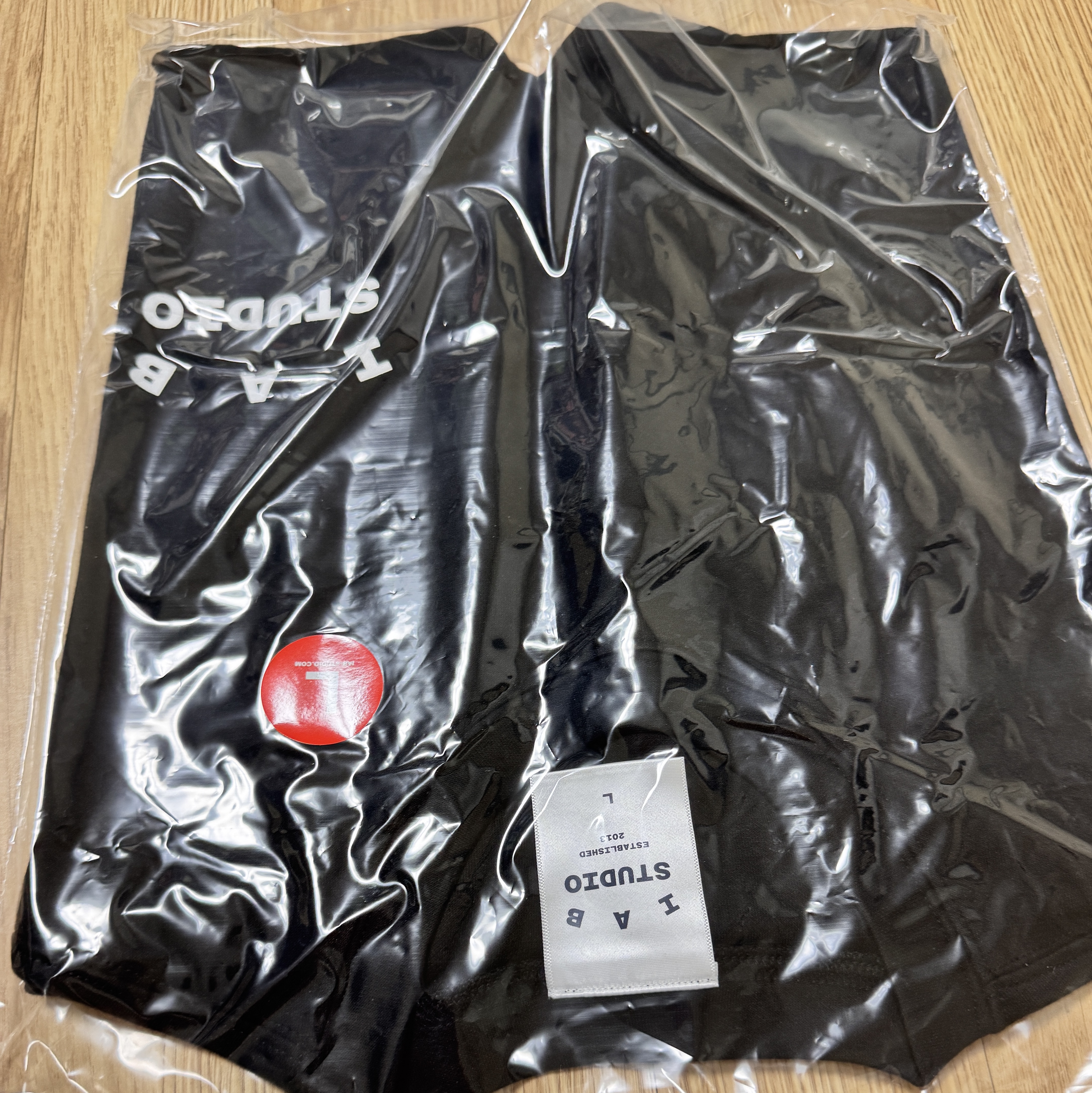 IAB Studio Basic T-Shirt Black White 착용 스타일