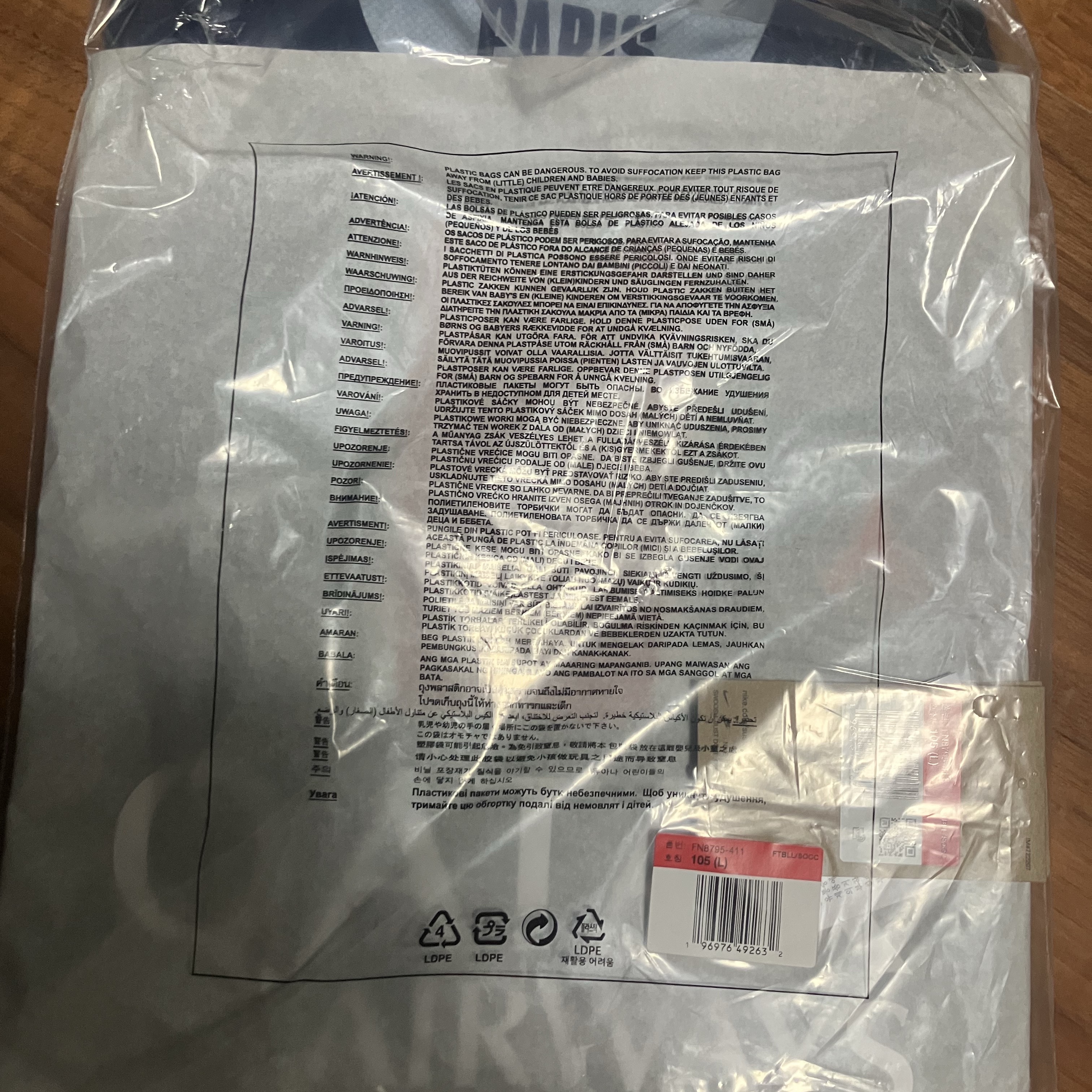 Over The Pitch 20242025 PSG Home Stadium Shirt 착용 스타일