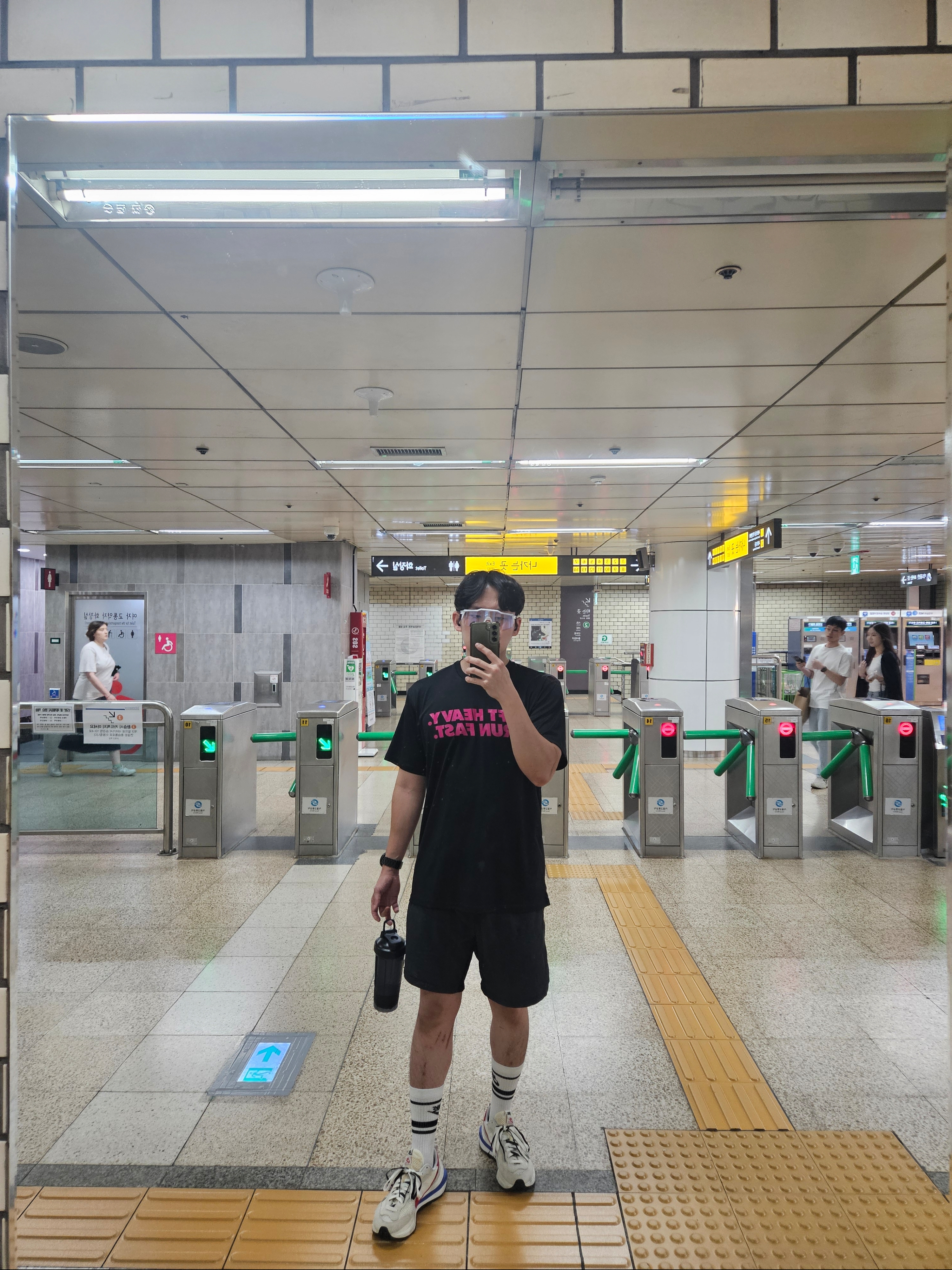 Nike x Sacai VaporWaffle Royal Fuchsia 착용 스타일