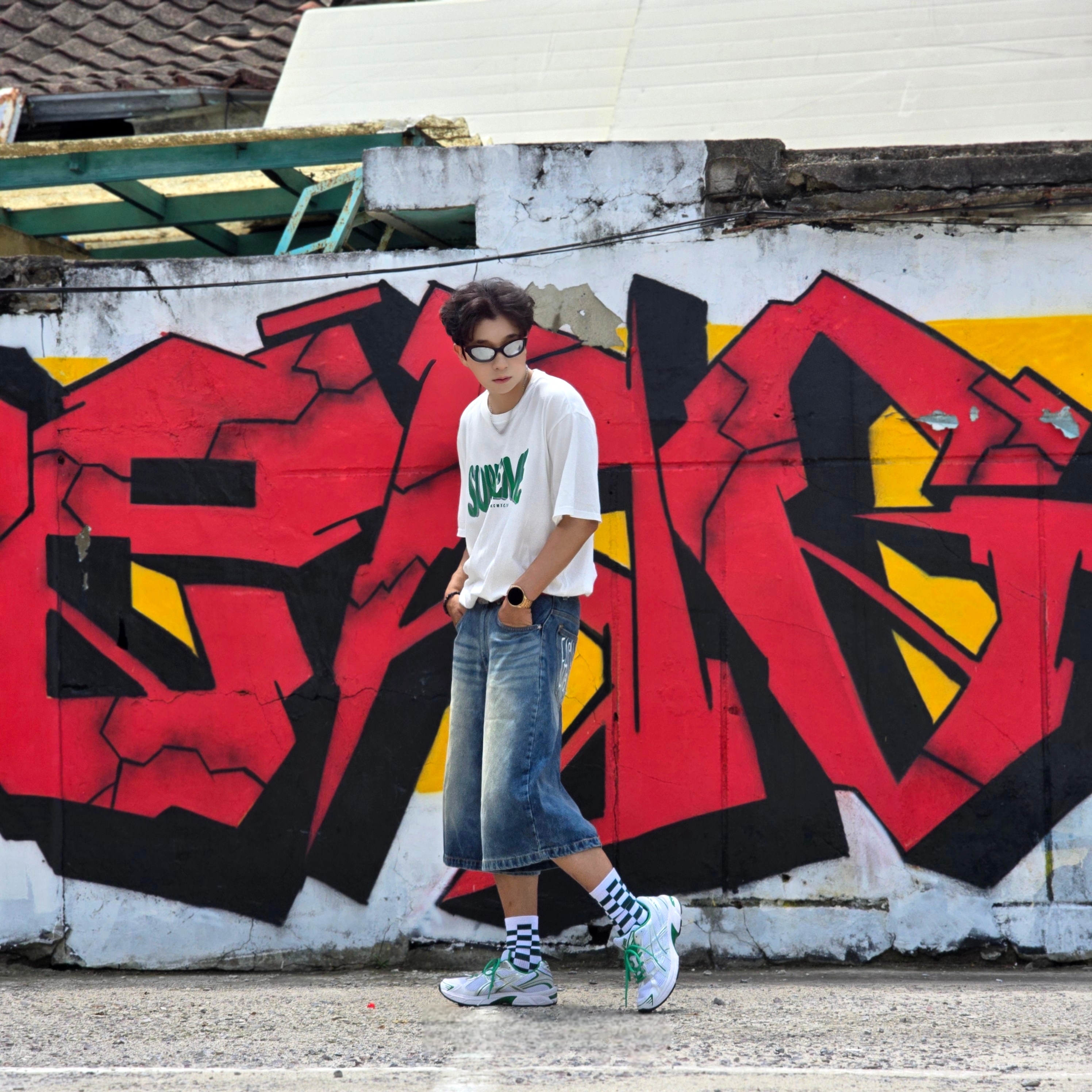 Supreme Flocked Washed S/S Top White - 25SS, Asics Gel-1130 White Pure Silver - Folder Exclusive 착용 스타일 - 3