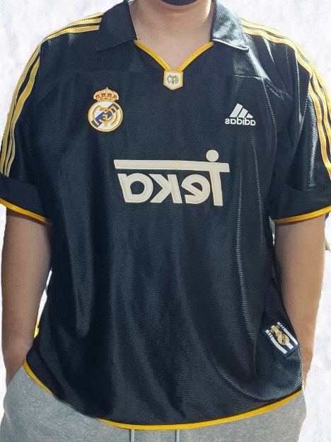 Adidas Bayern Munchen 2024/25 3rd Jersey Linen - KR Sizing (Non Marking Ver.), Adidas Real Madrid 2023/24 Home Jersey White - KR Sizing (Non Marking Ver.) 착용 스타일 - 5