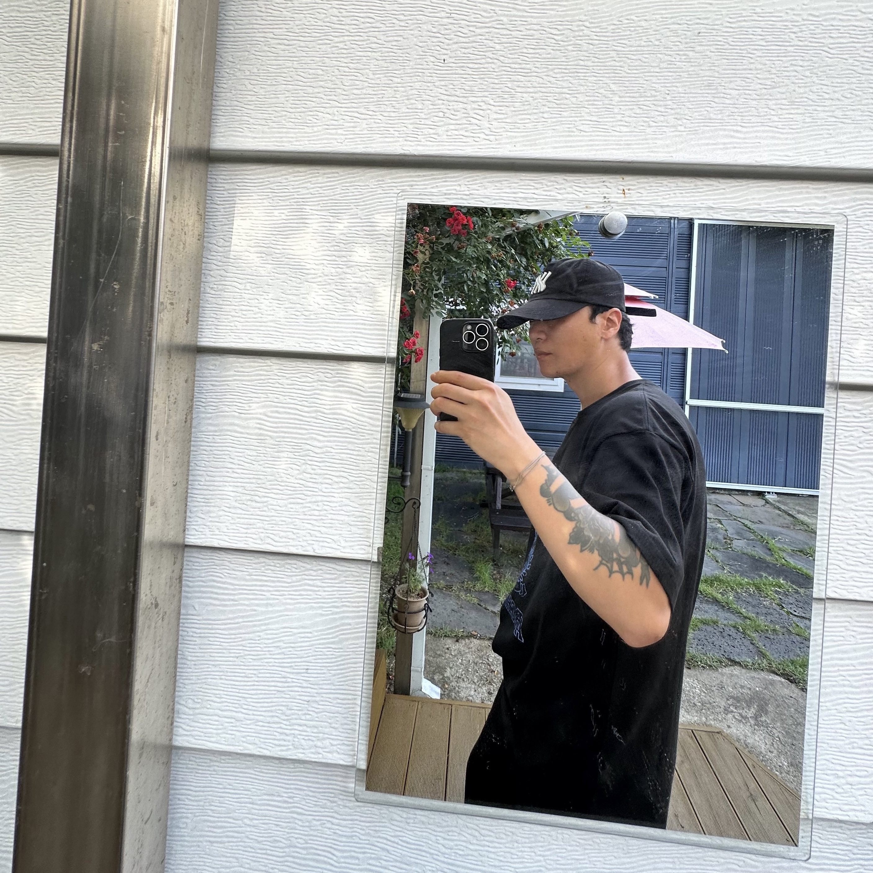 Farfromwhat Far Fxxxarx Tshirts Black 착용 스타일 - 1