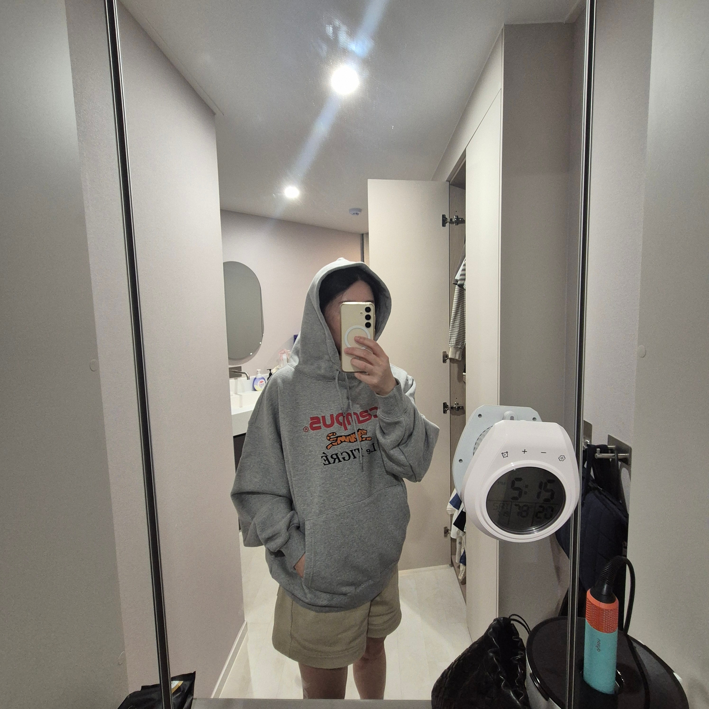 Le TIGRE Campus Hoodie Pullover Heather Gray 착용 스타일 - 2