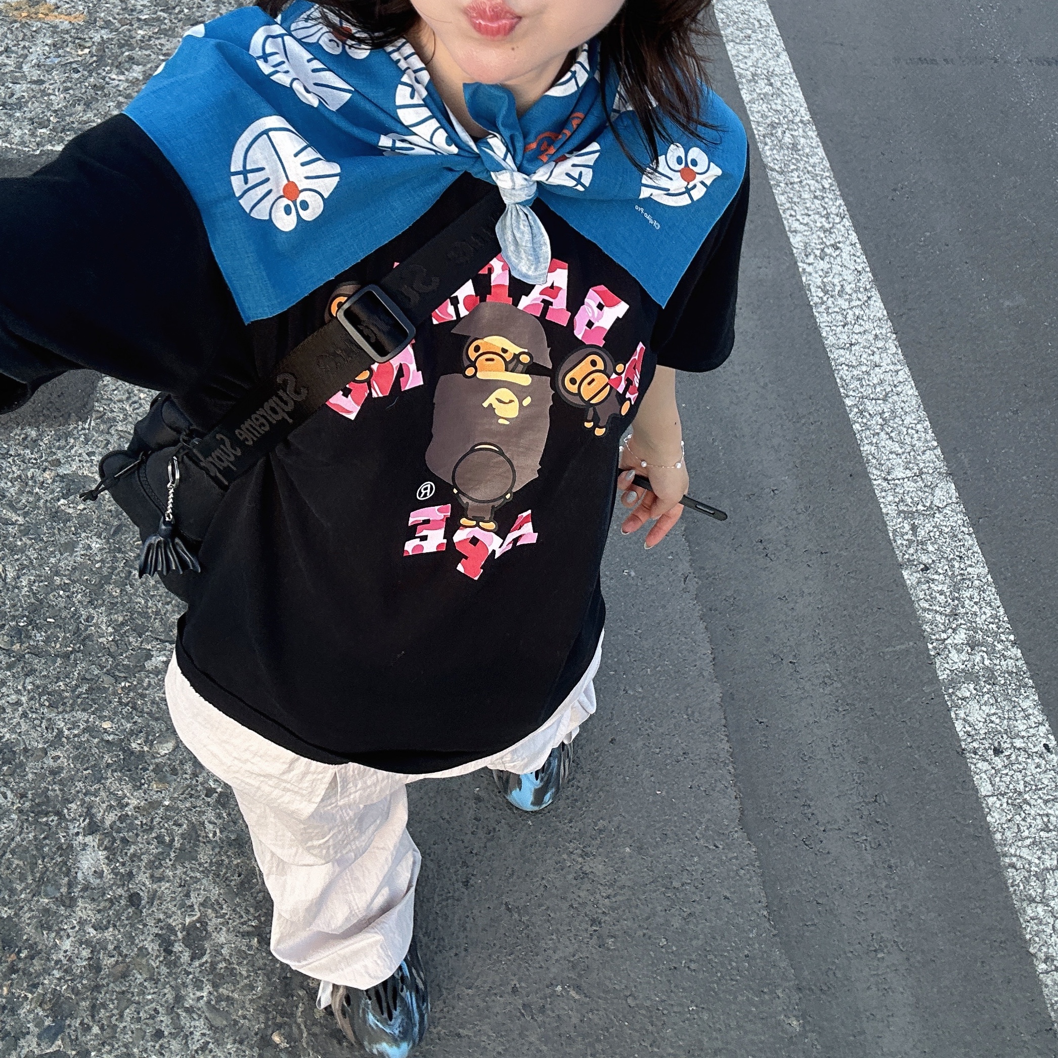 BAPE ABC Camo College Milo T-Shirt Black Green, Adidas Yeezy Foam RNNR MX Cinder 착용 스타일 - 1