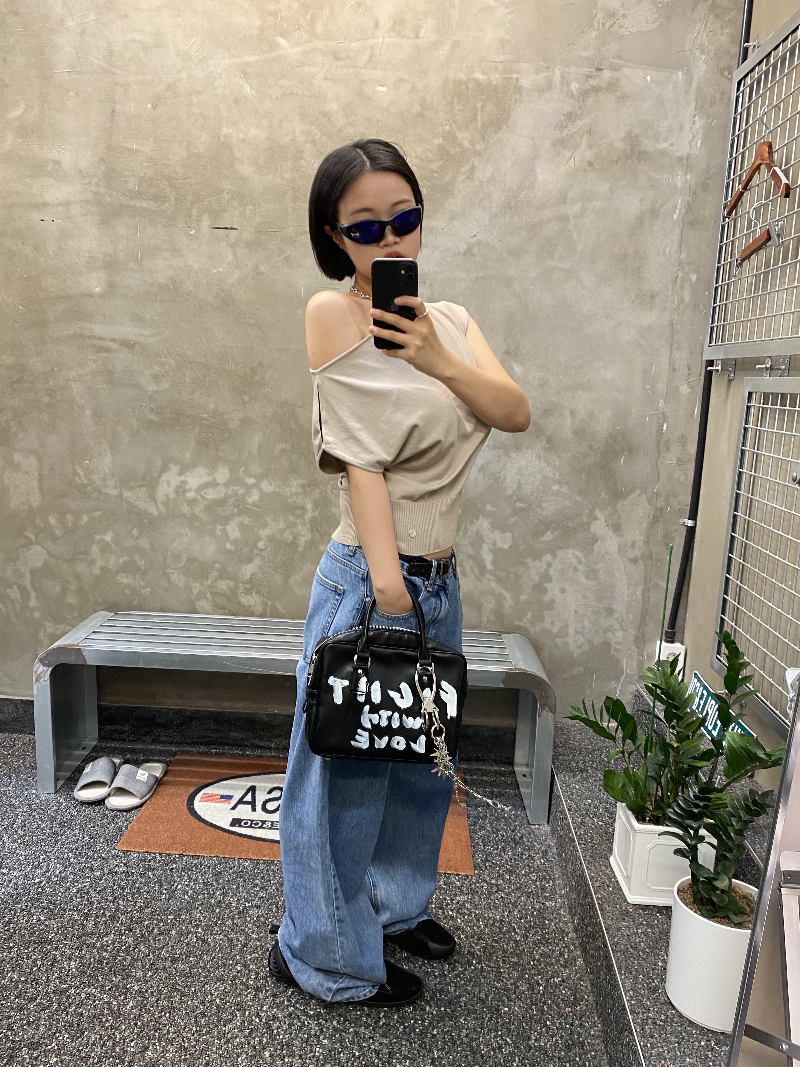 (W) Nike Astra Ultra Triple Black, Comme des Garcons Girl Paint Bag Black 착용 스타일