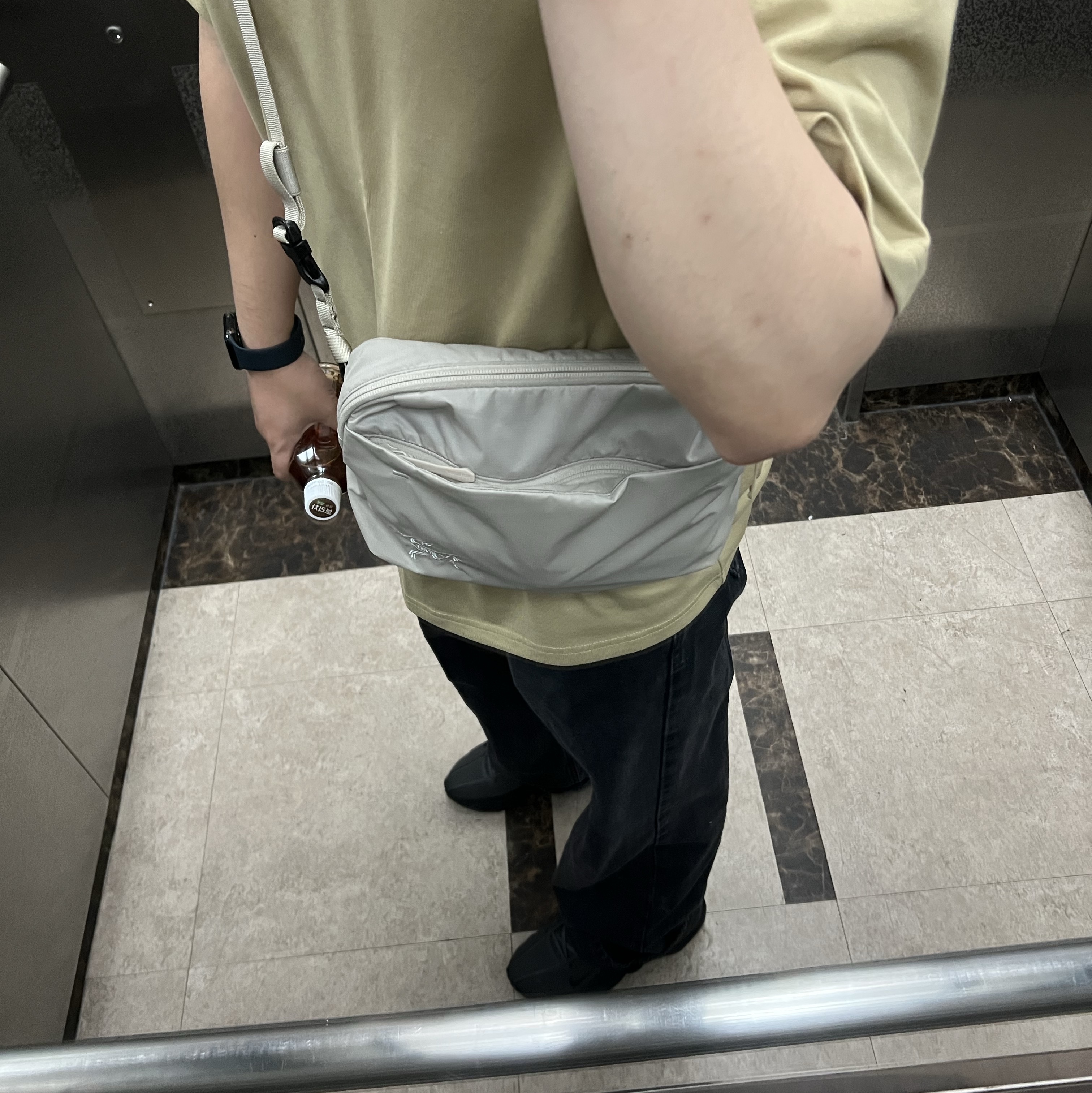 Nike ACG Max 90 T-Shirt Parachute Beige - Asia, Arc'teryx Heliad 6 Crossbody Bag Rune 착용 스타일