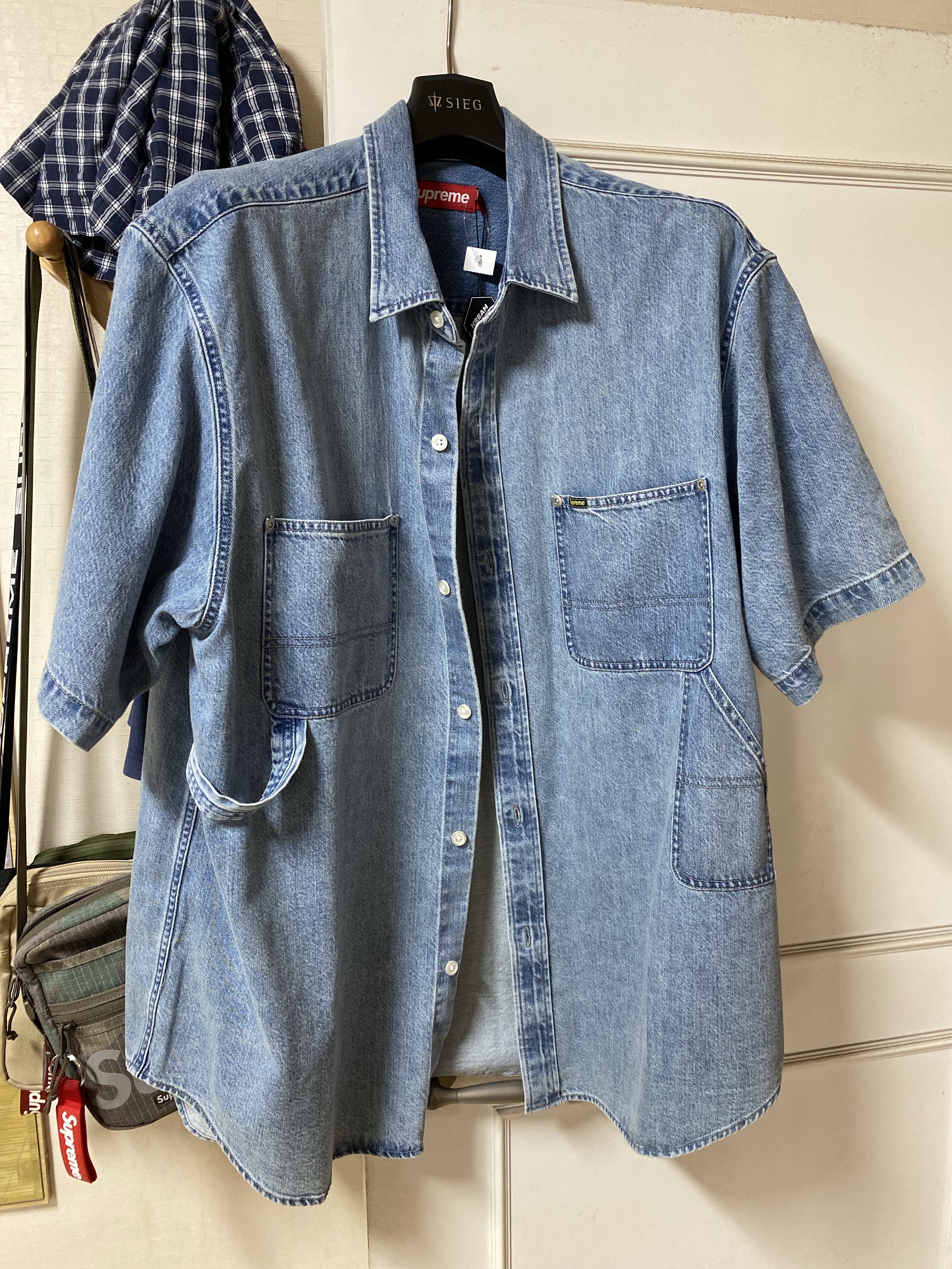 Supreme Loose Fit S/S Denim Painter Shirt Washed Indigo - 25SS 착용 스타일