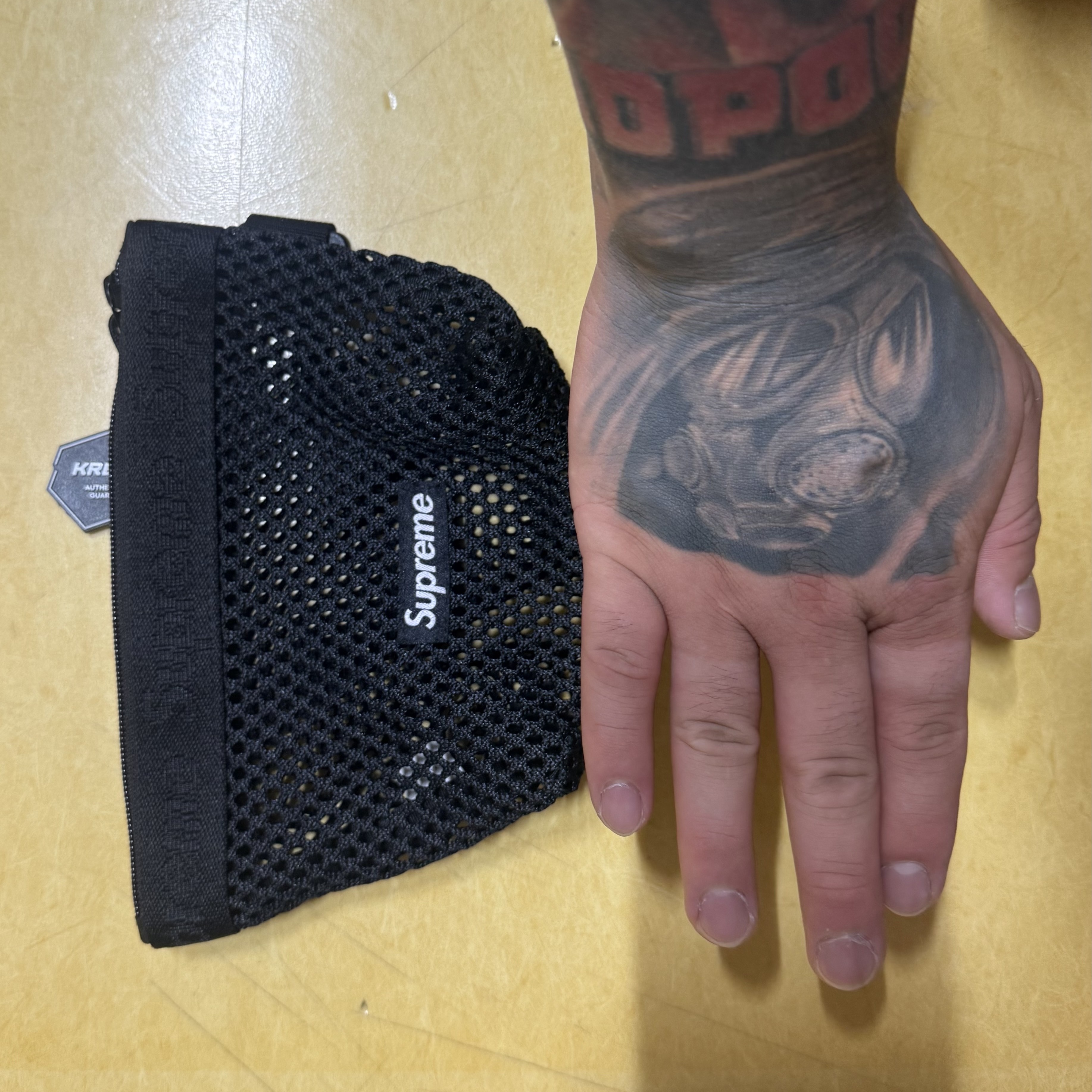Supreme Mesh Mini Pouch Black - 25SS 착용 스타일
