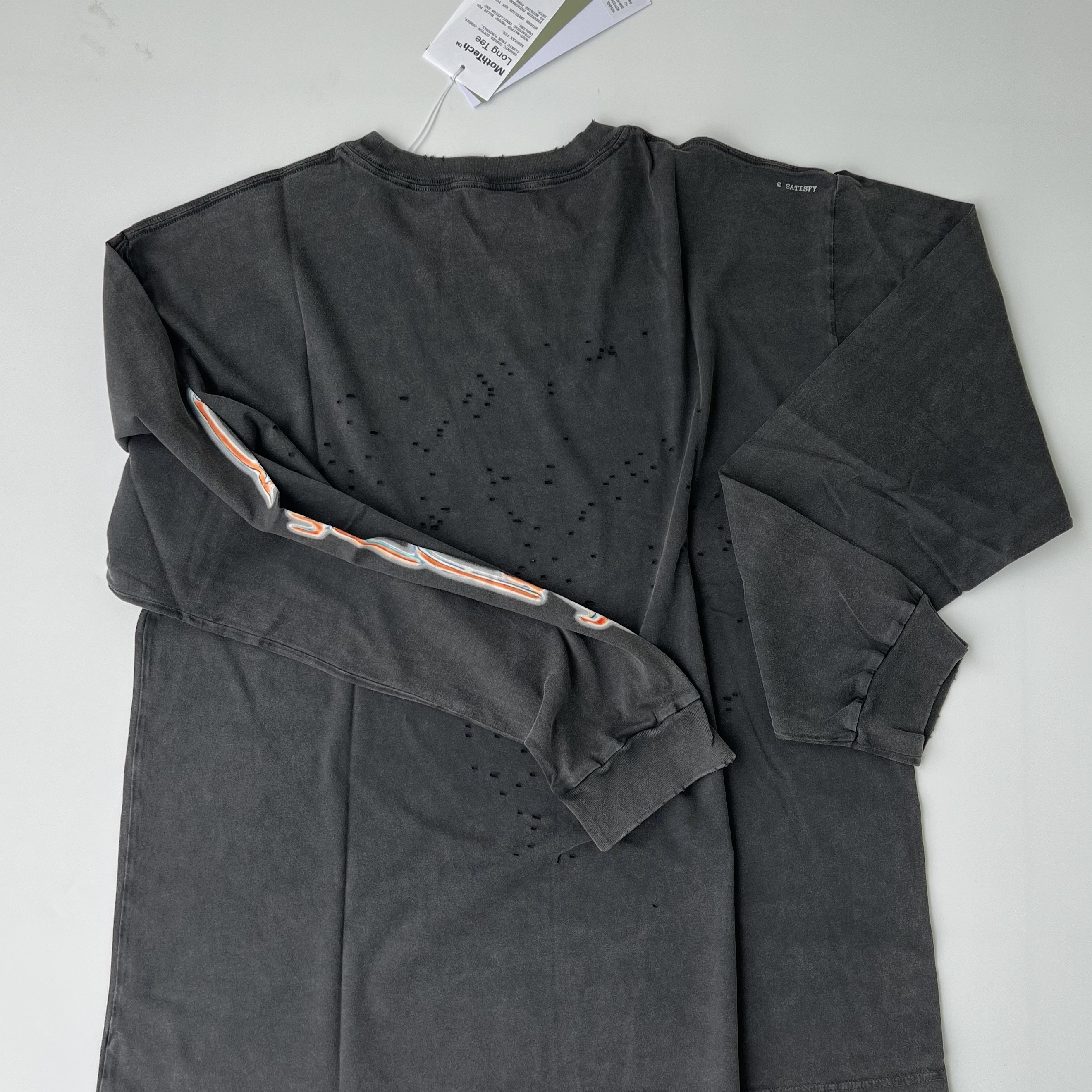Oakley x Satisfy Mothtech T-Shirt Aged Black, Oakley x Satisfy Mothtech Long T-Shirt Aged Black 착용 스타일 - 3