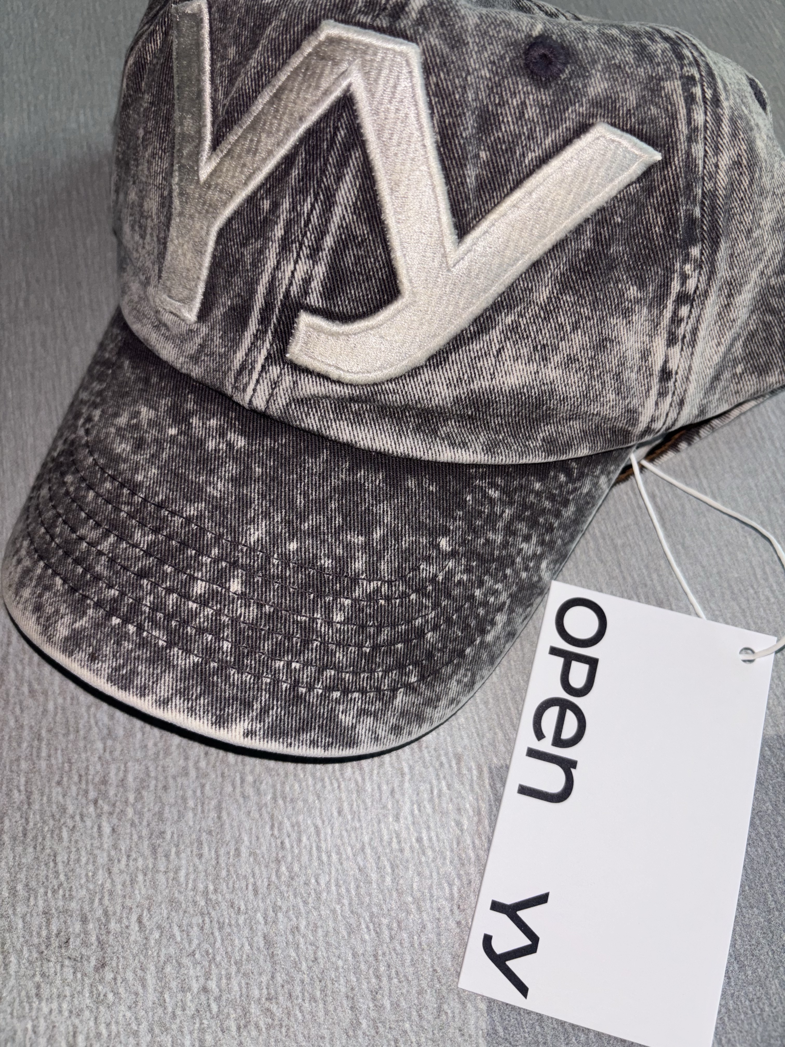 Open Yy Cotton Ball Cap Brown 착용 스타일