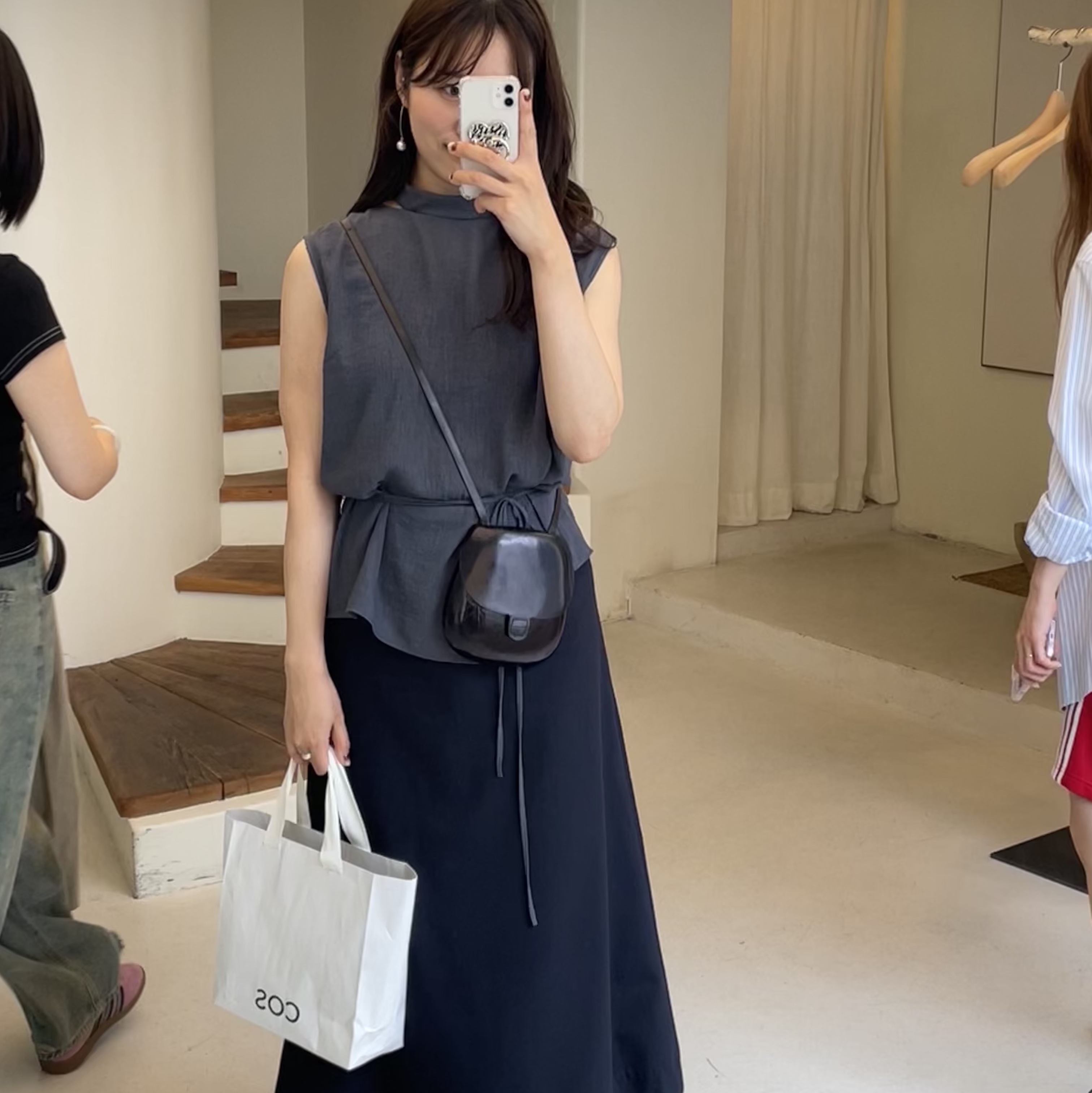 Lemaire Vegetable Tanned Leather Il Bussetto For Lemaire Small Cartridge Bag Black, Cost per Kilo Wrap Maxi Skirt Black 착용 스타일 - 1