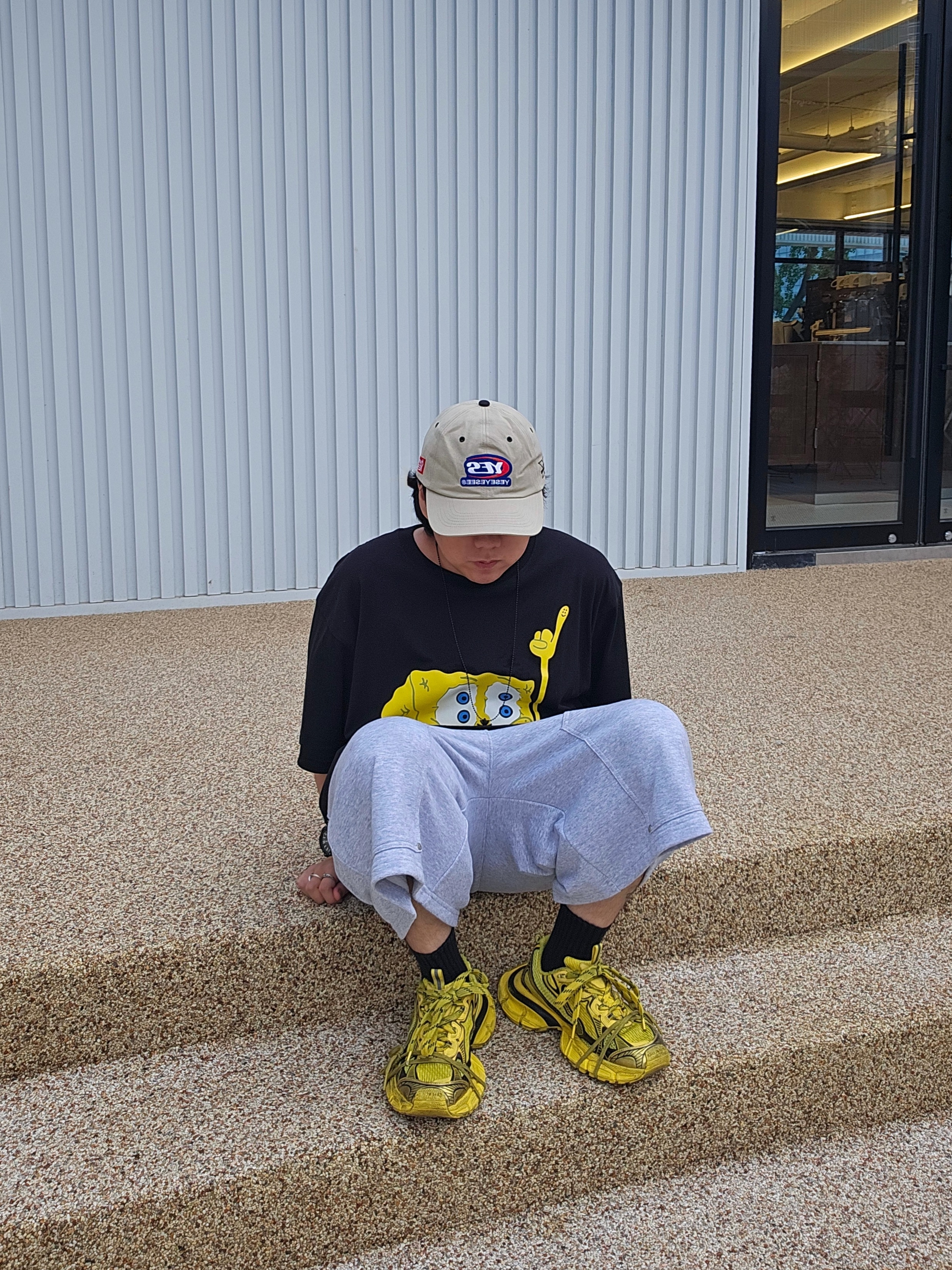 Uniqlo UT x CPFM x SpongeBob Graphic T-Shirt D Black - KR, Balenciaga 3XL Sneakers Yellow Black 착용 스타일 - 2