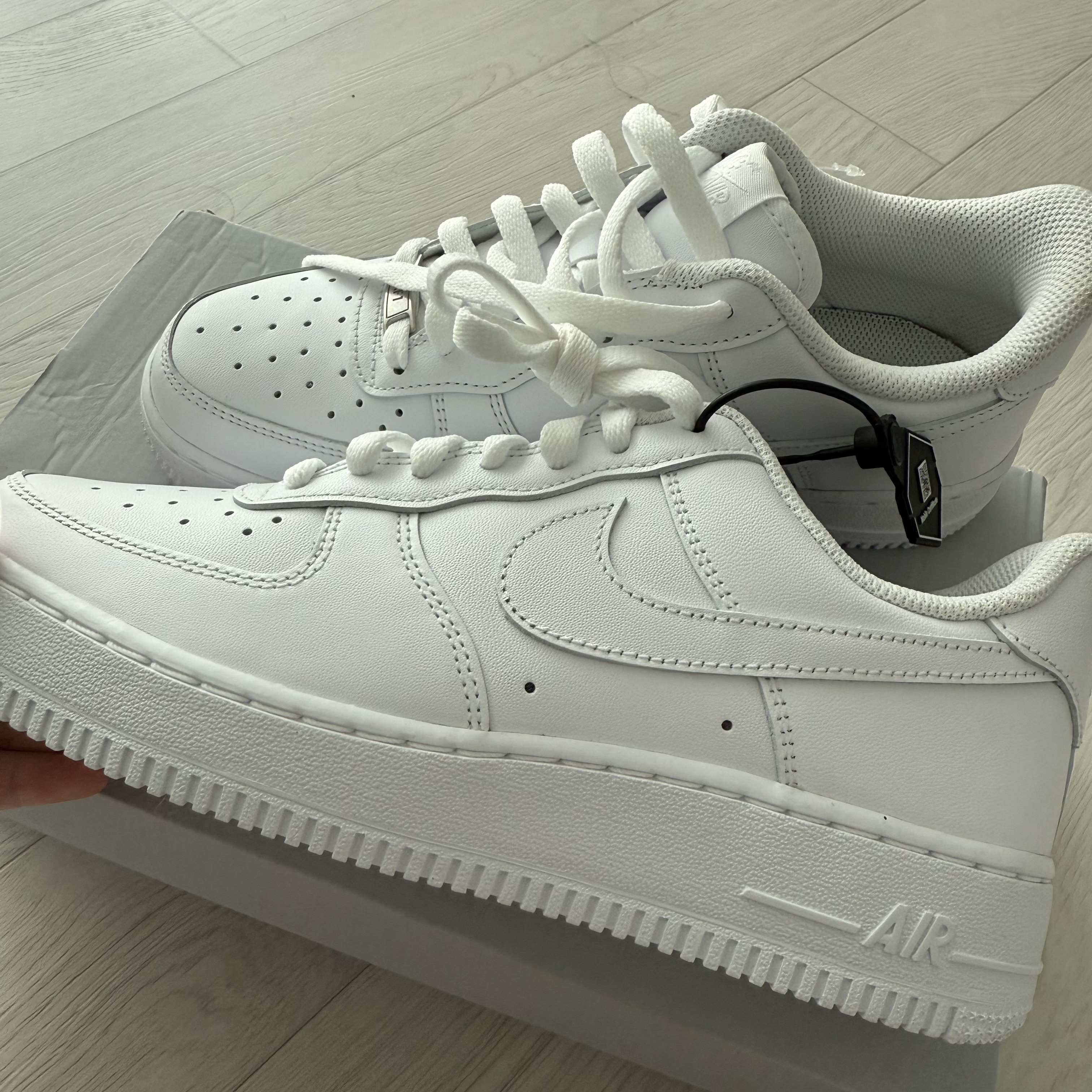 Nike Air Force 1 '07 Low White 착용 스타일 - 1