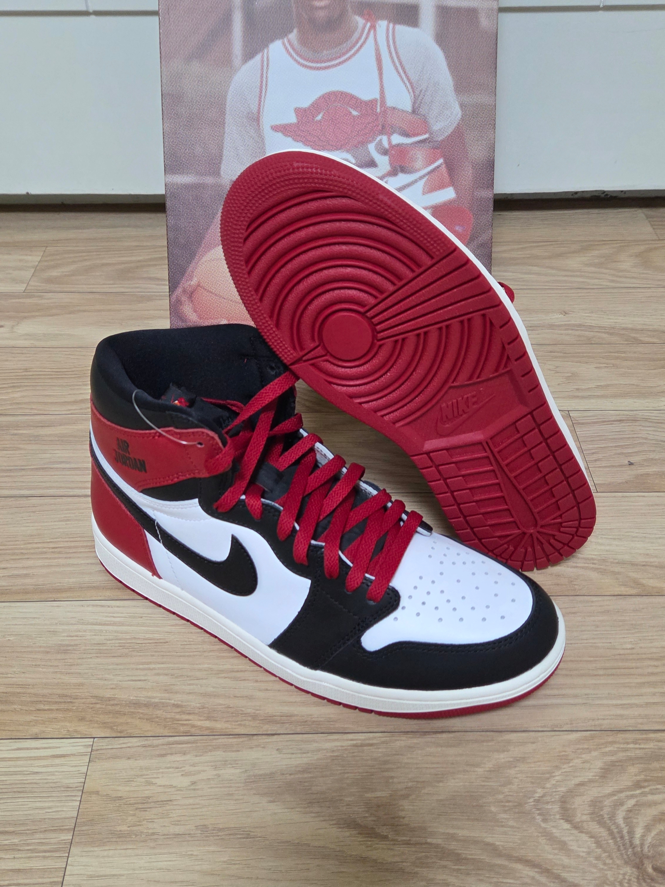 Jordan 1 Retro High OG Black Toe 착용 스타일 - 1