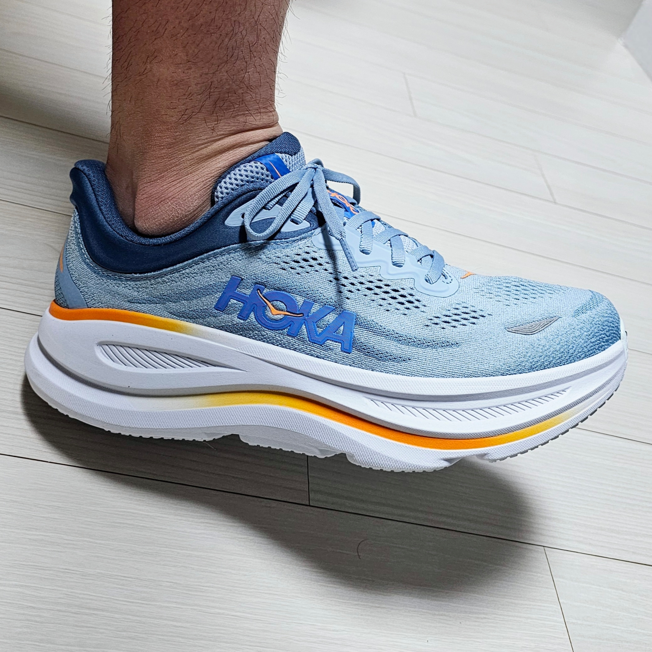 Hoka Bondi 9 Drizzle Downpour - Wide 착용 스타일