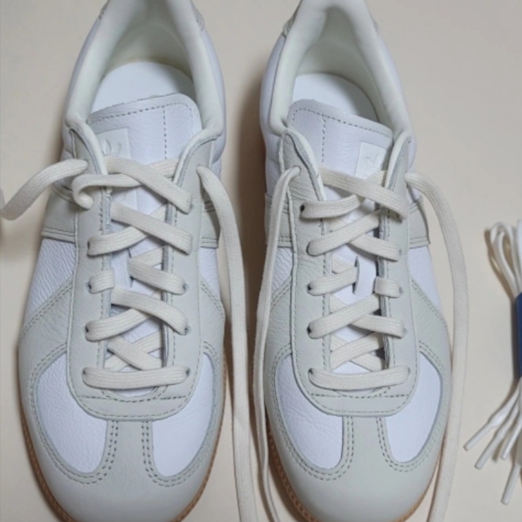 Adidas BW Army Off White Orbit Grey 착용 스타일