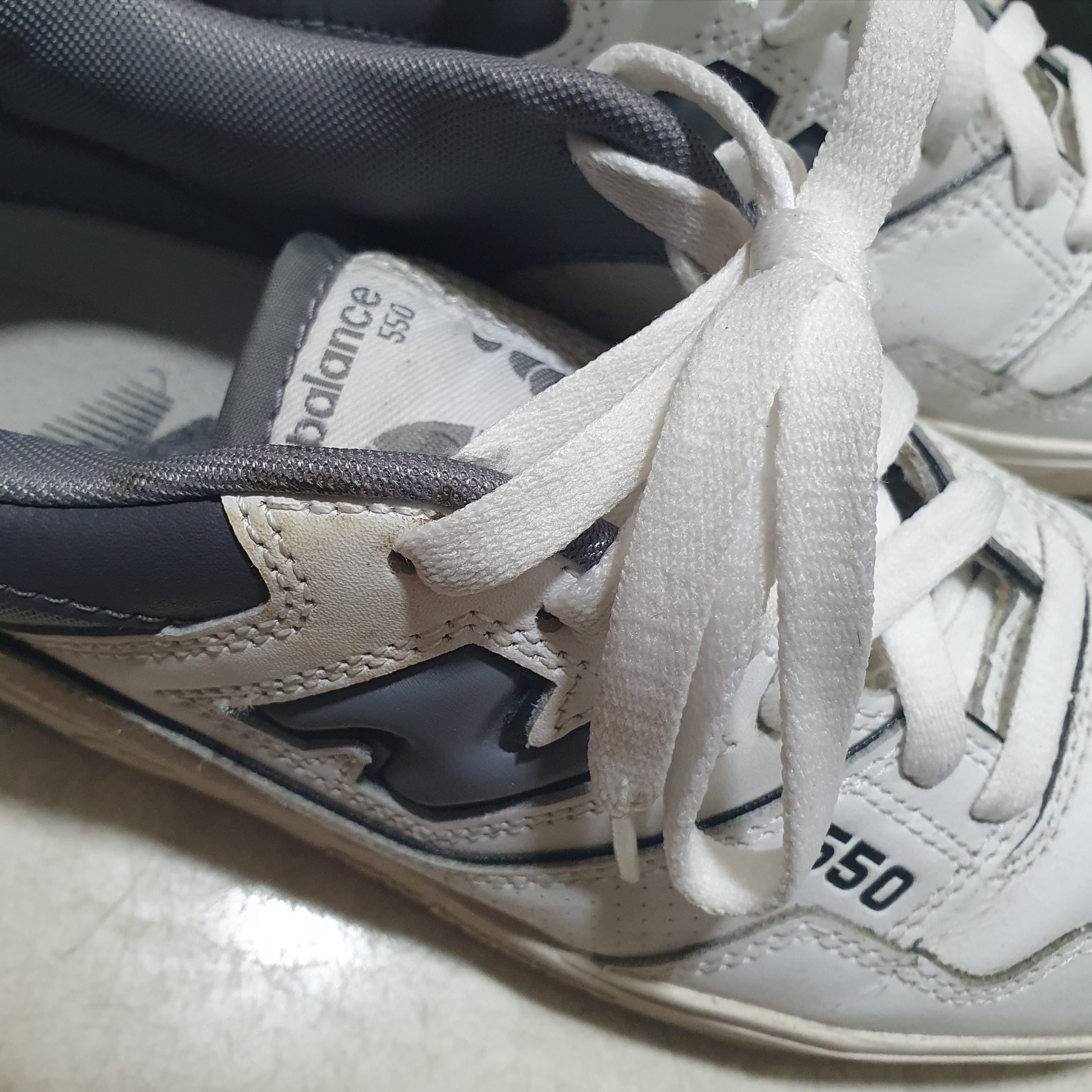 New Balance 550 White Grey Dark Grey - 2E Wide 착용 스타일