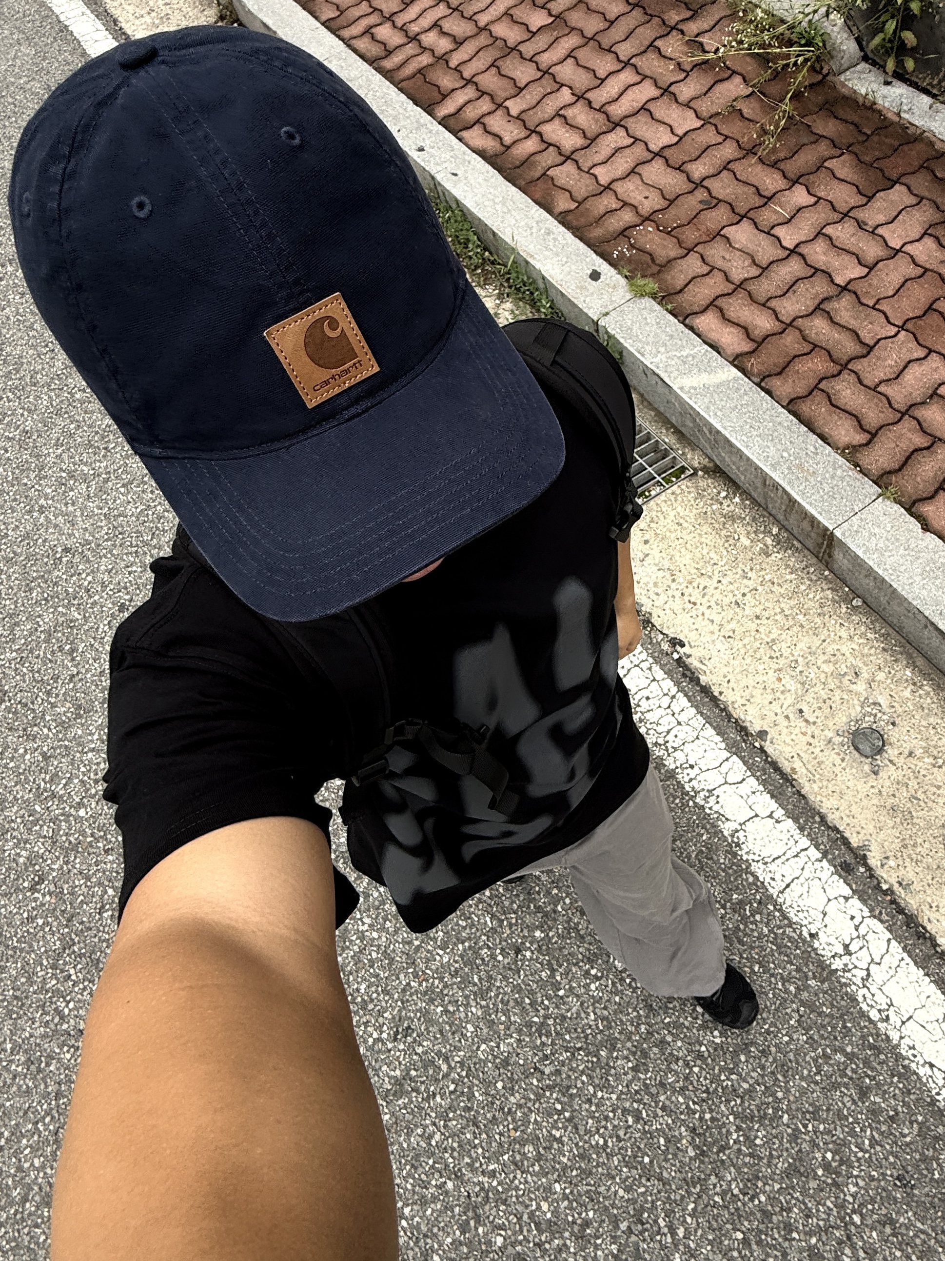 Carhartt Canvas Cap Navy, Salomon XA Pro 3D Black Magnet 착용 스타일 - 2