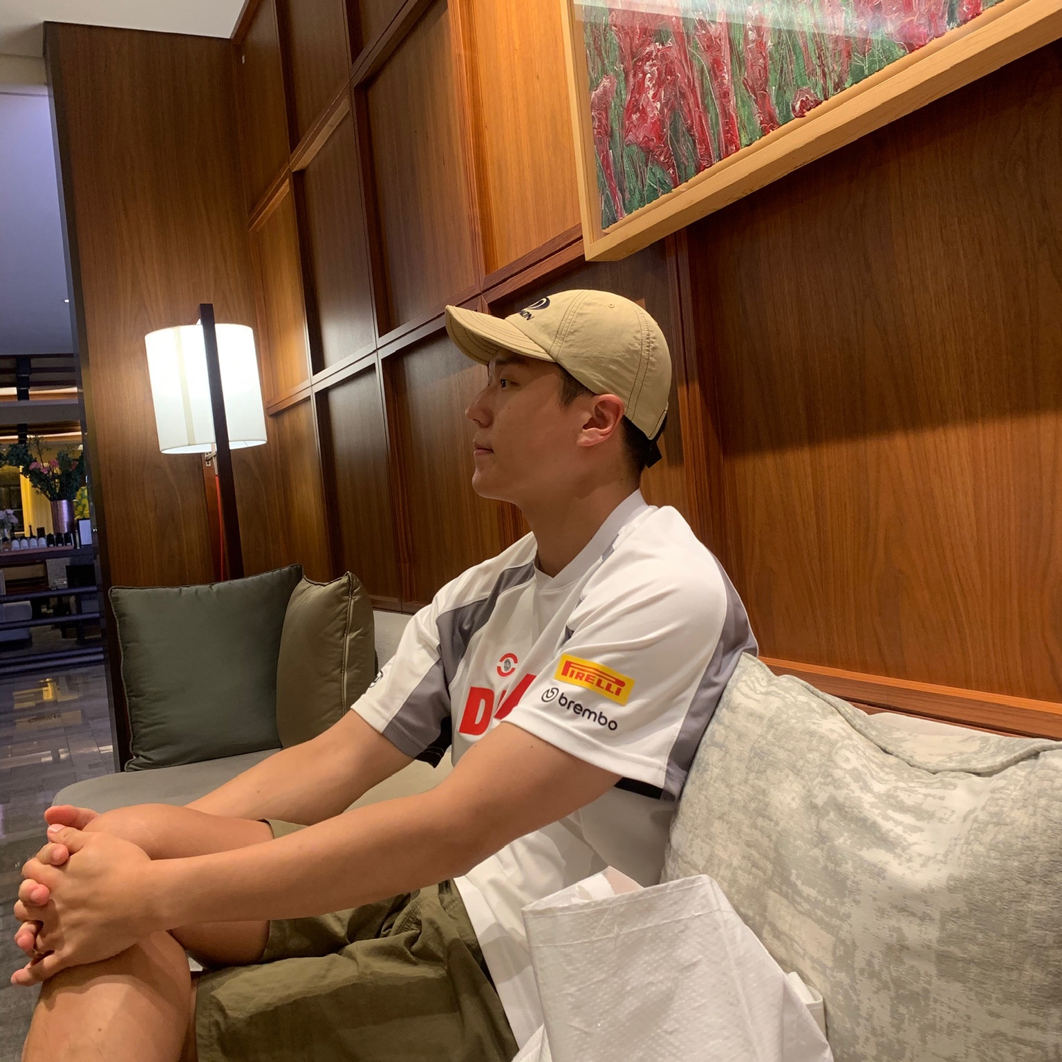 Supreme x Ducati Soccer Jersey White - 24SS, Salomon Link 6 Panel Cap Beige 착용 스타일 - 2