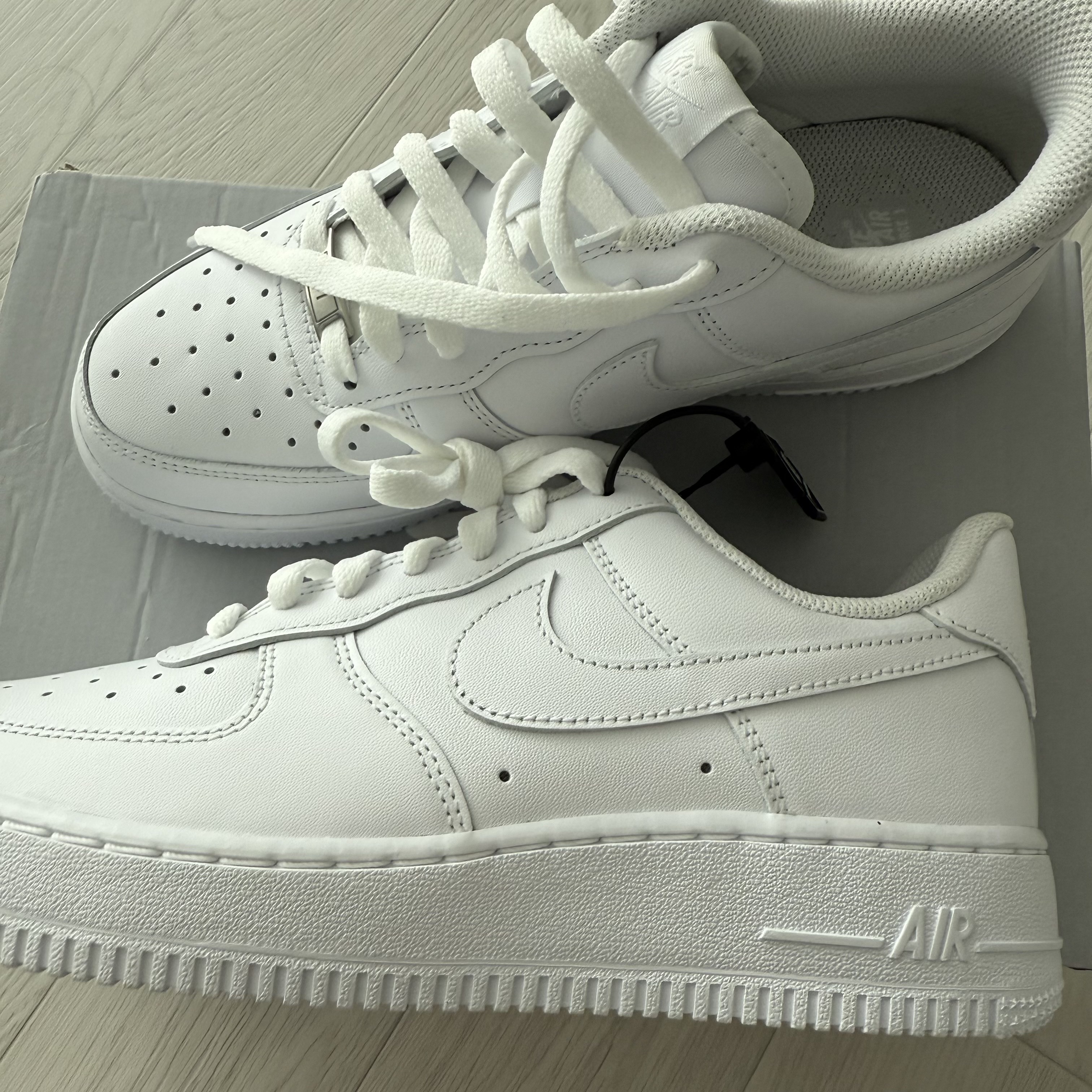 Nike Air Force 1 '07 Low White 착용 스타일 - 3