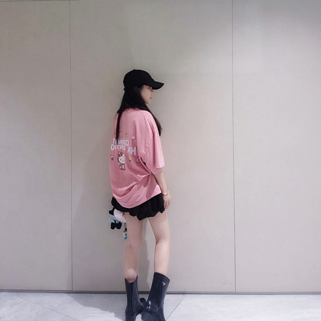 (W) Zara x Hello Kitty Washed Effect T-Shirt Rose Pink, Pop Mart Crybaby Crying Again Series Plush Keyring What A Frog (Opened Case) 착용 스타일 - 2