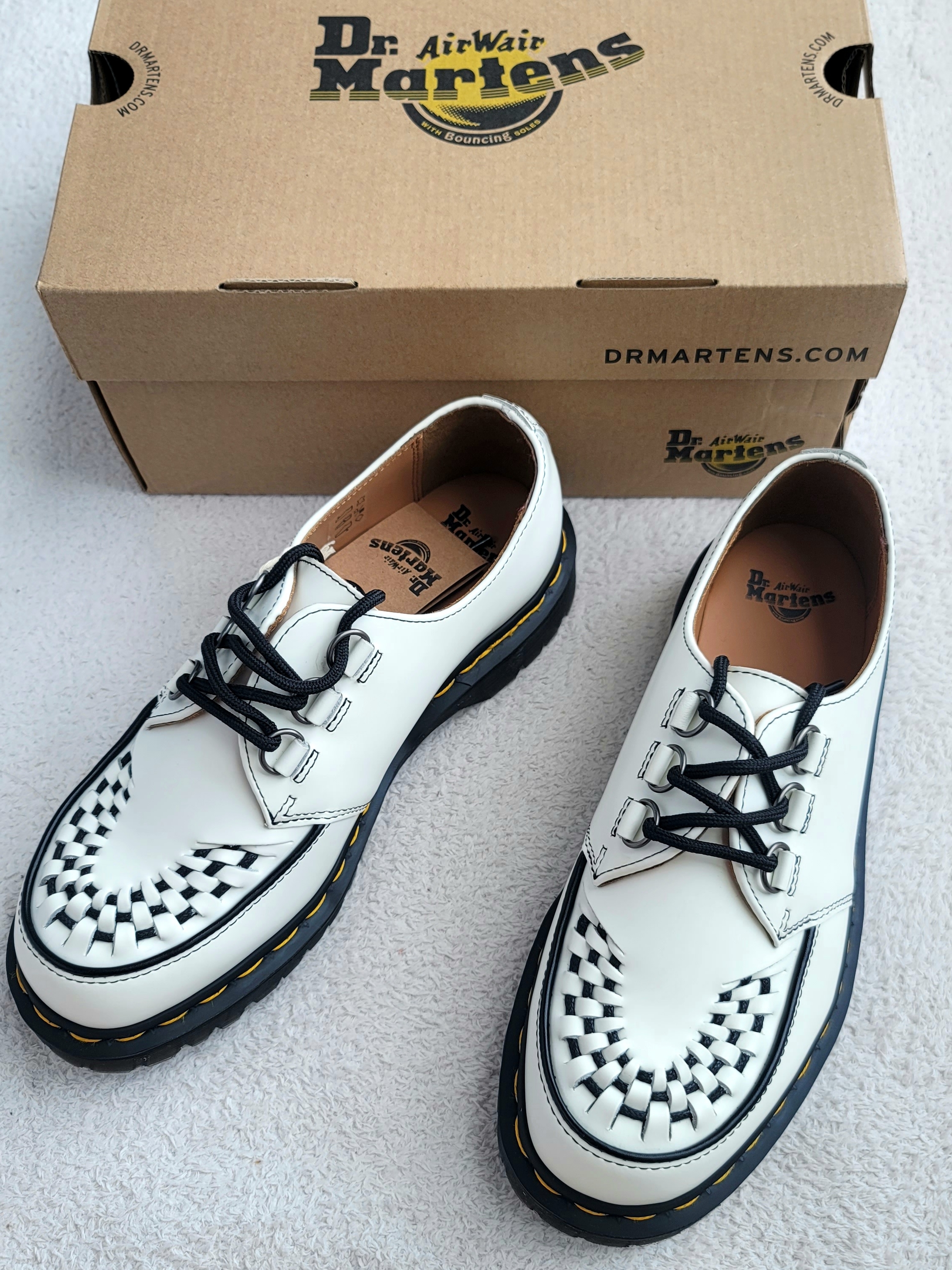 Dr. Martens Ramsey Suede Kiltie Buckle Creeper Lime Green 착용 스타일 - 1